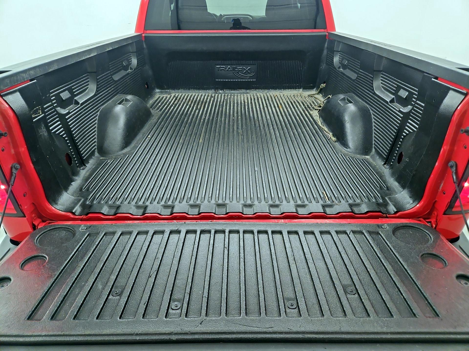 Thumbnail: 2018 Chevrolet Silverado 1500 - 20