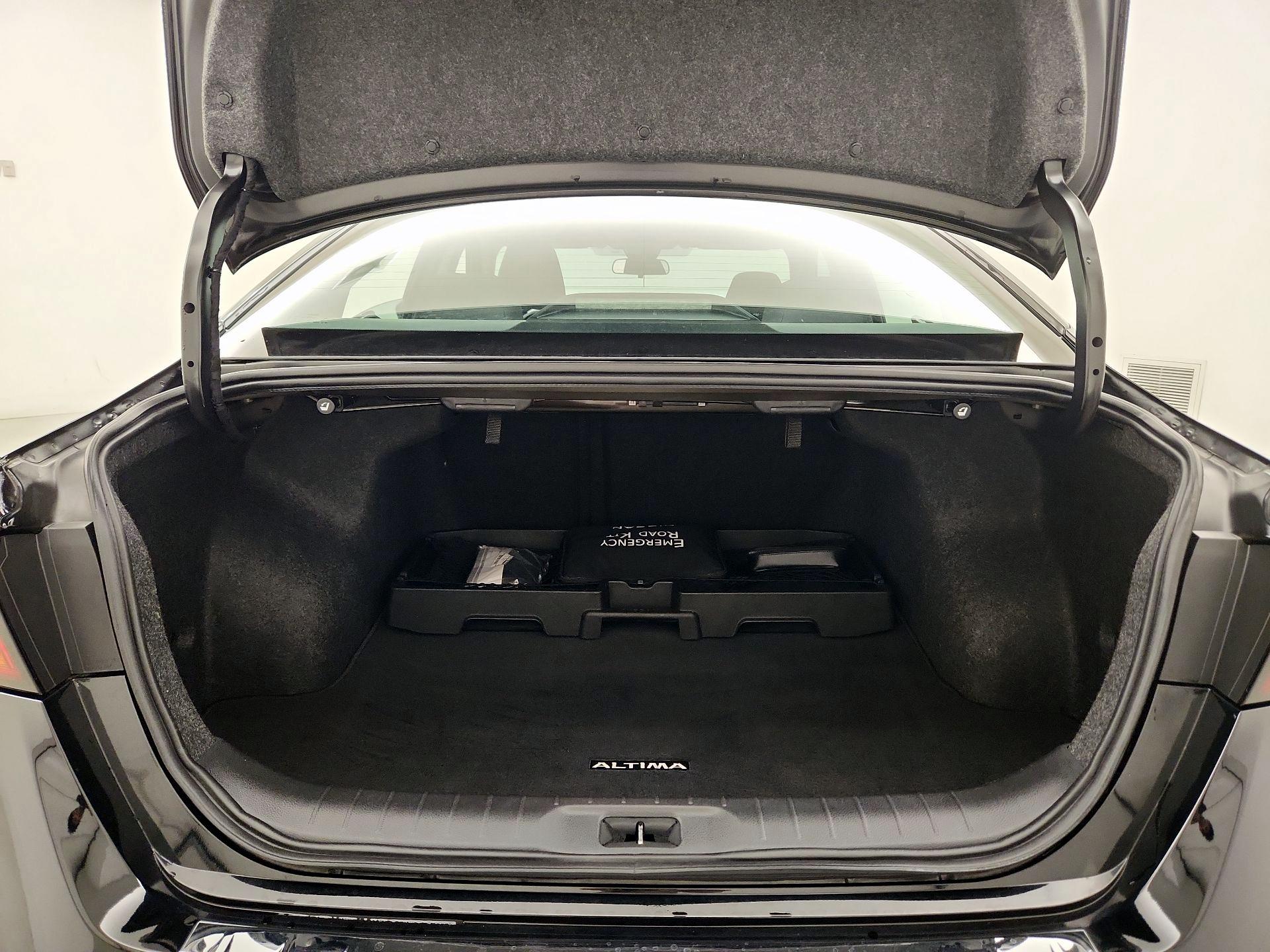 Thumbnail: 2023 Nissan Altima - 18