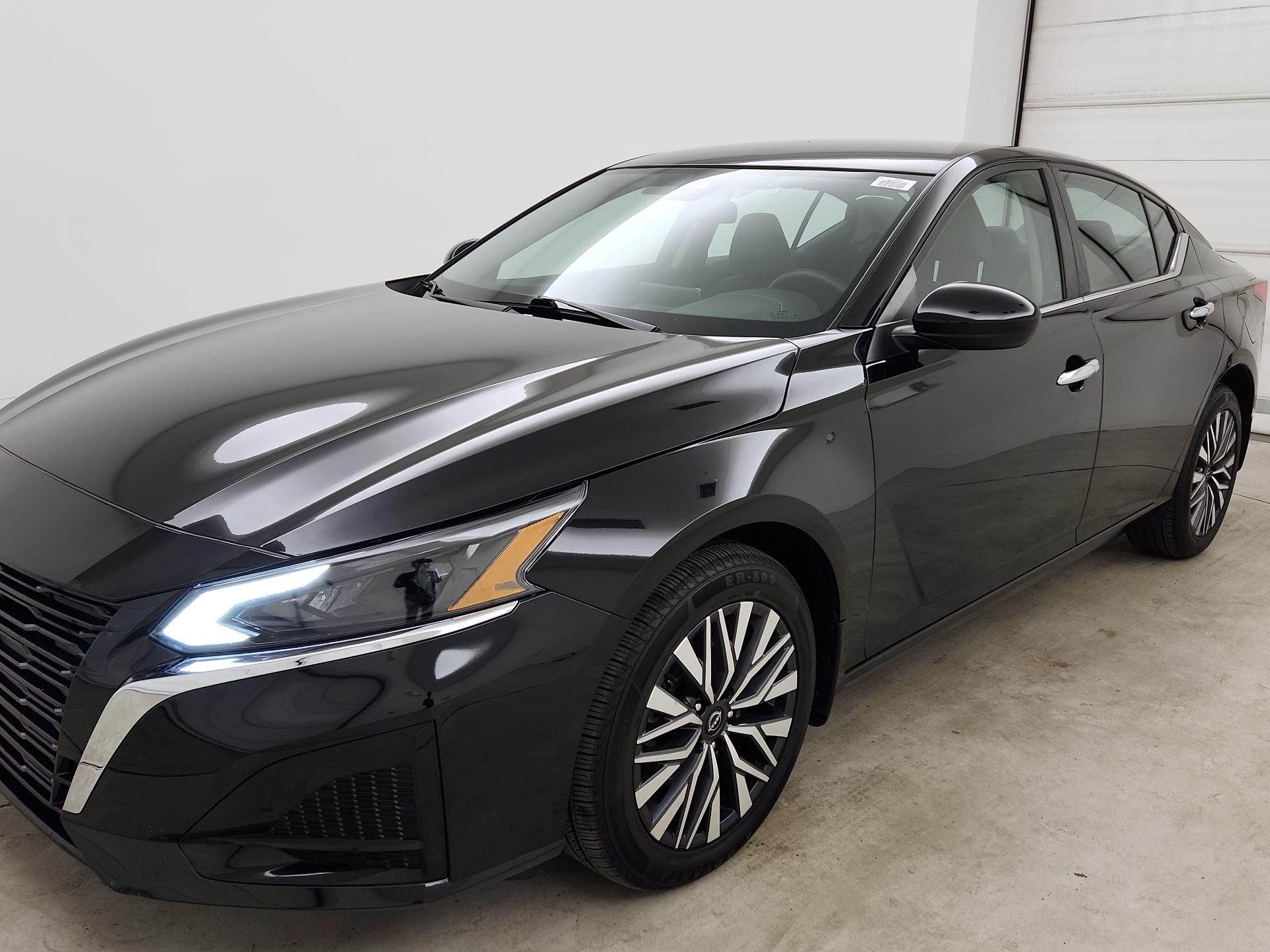 Thumbnail: 2023 Nissan Altima - 3