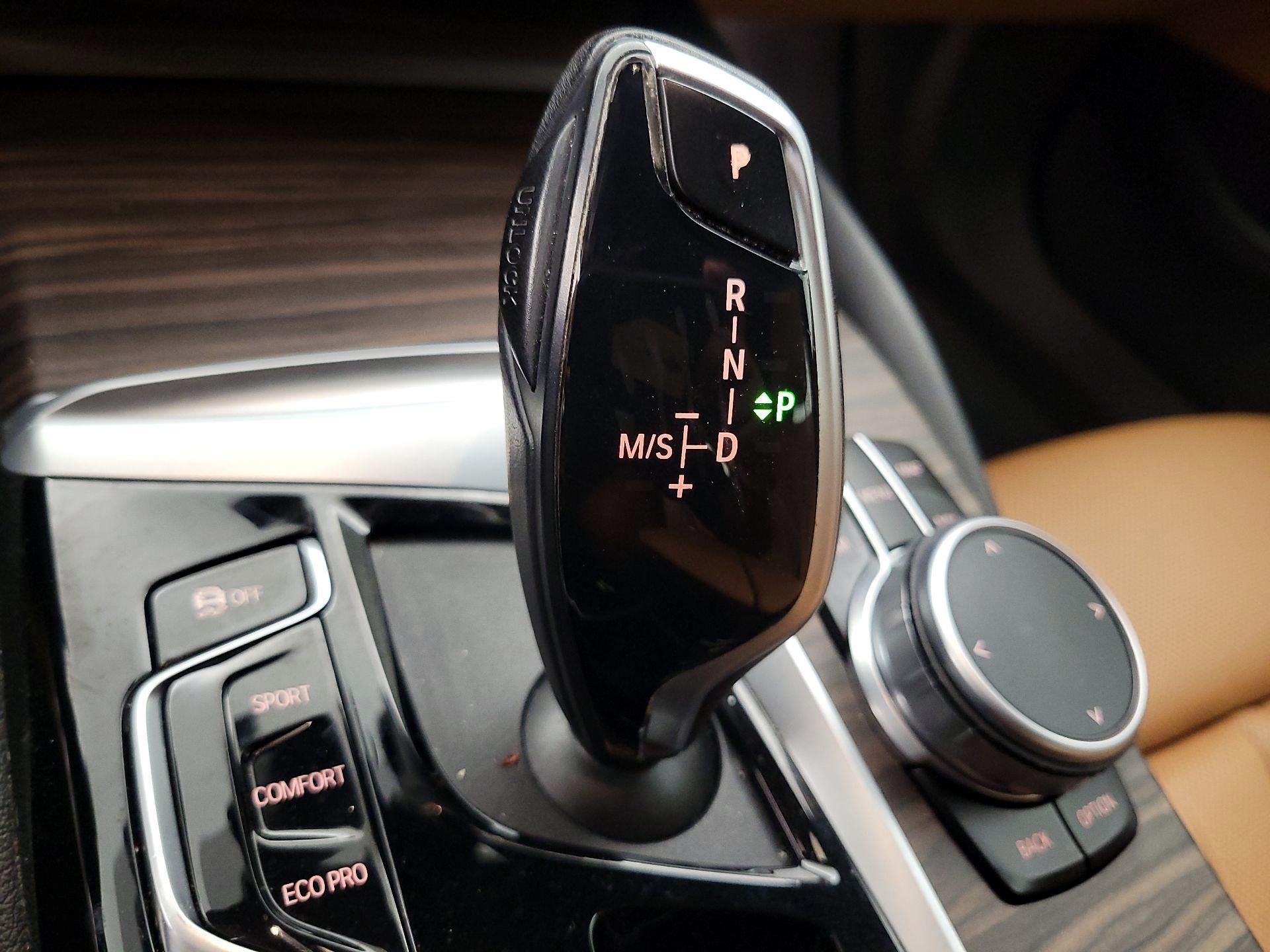 Thumbnail: 2022 BMW 5 Series - 18