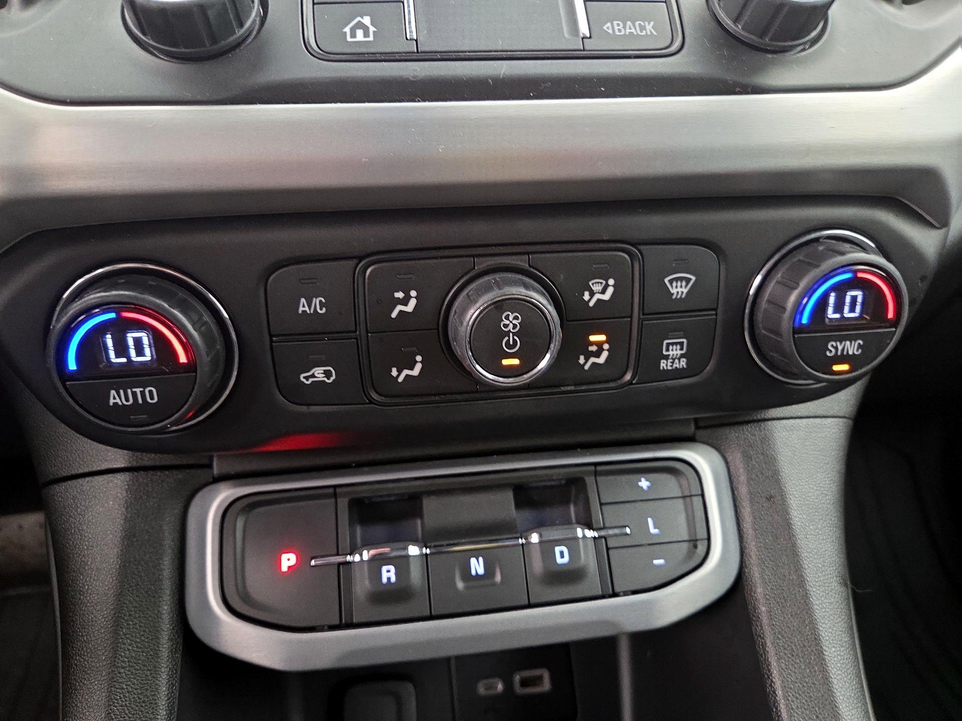 Thumbnail: 2022 GMC Acadia - 16