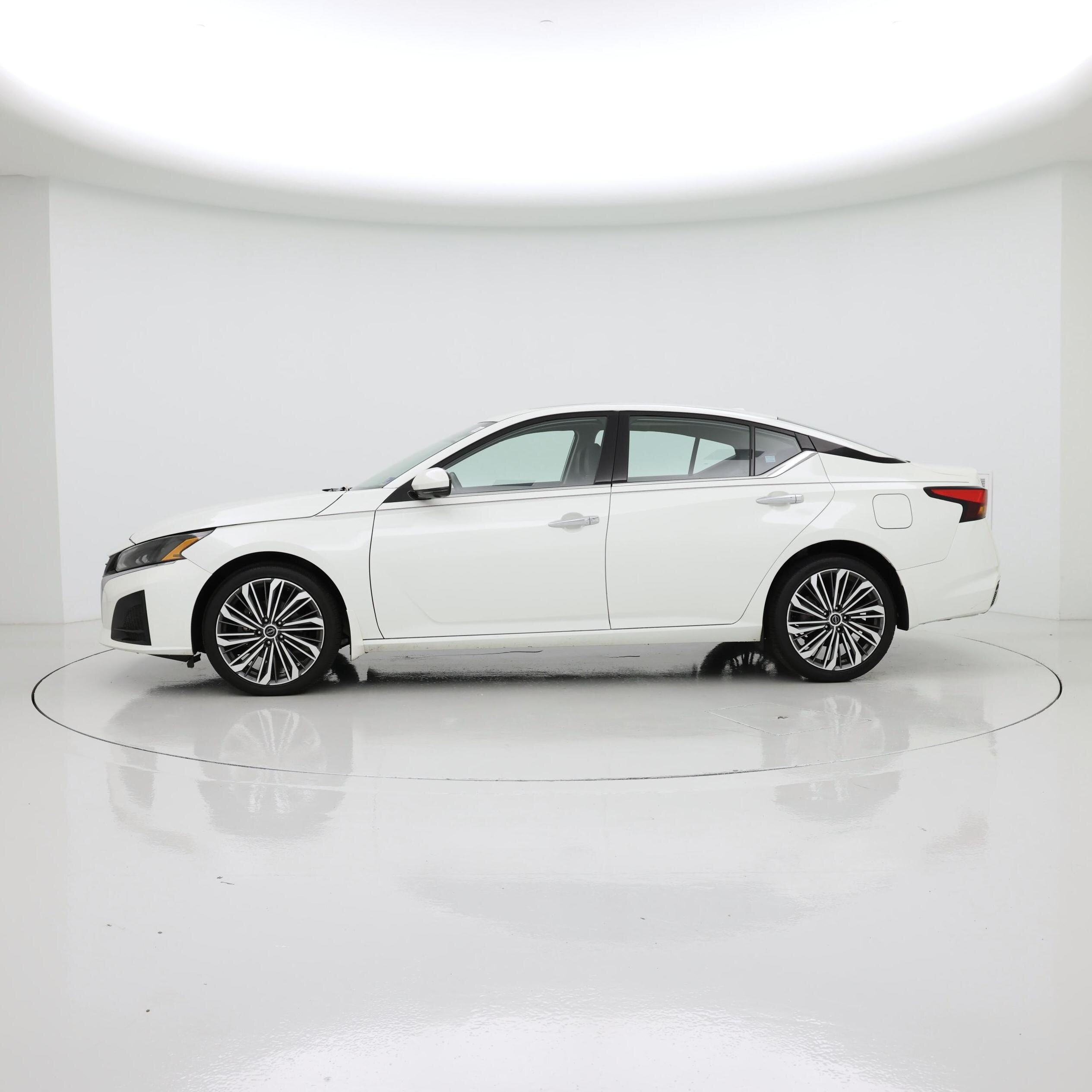 Thumbnail: 2023 Nissan Altima - 3