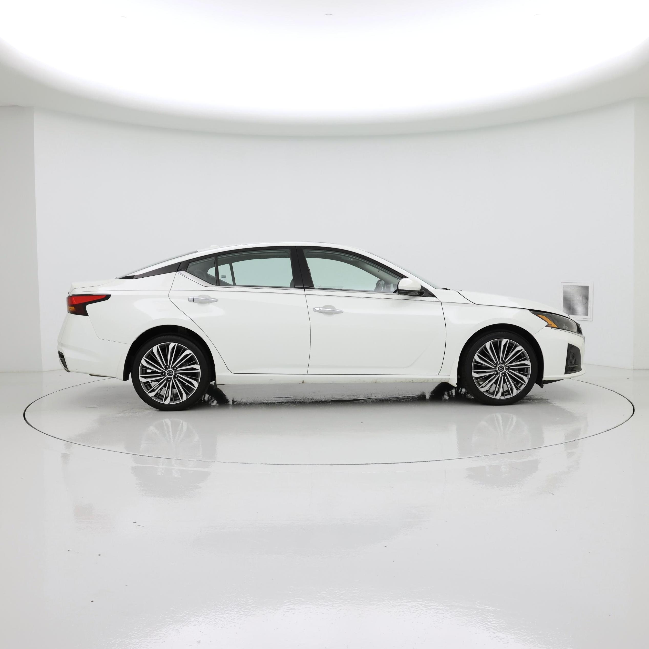 Thumbnail: 2023 Nissan Altima - 7
