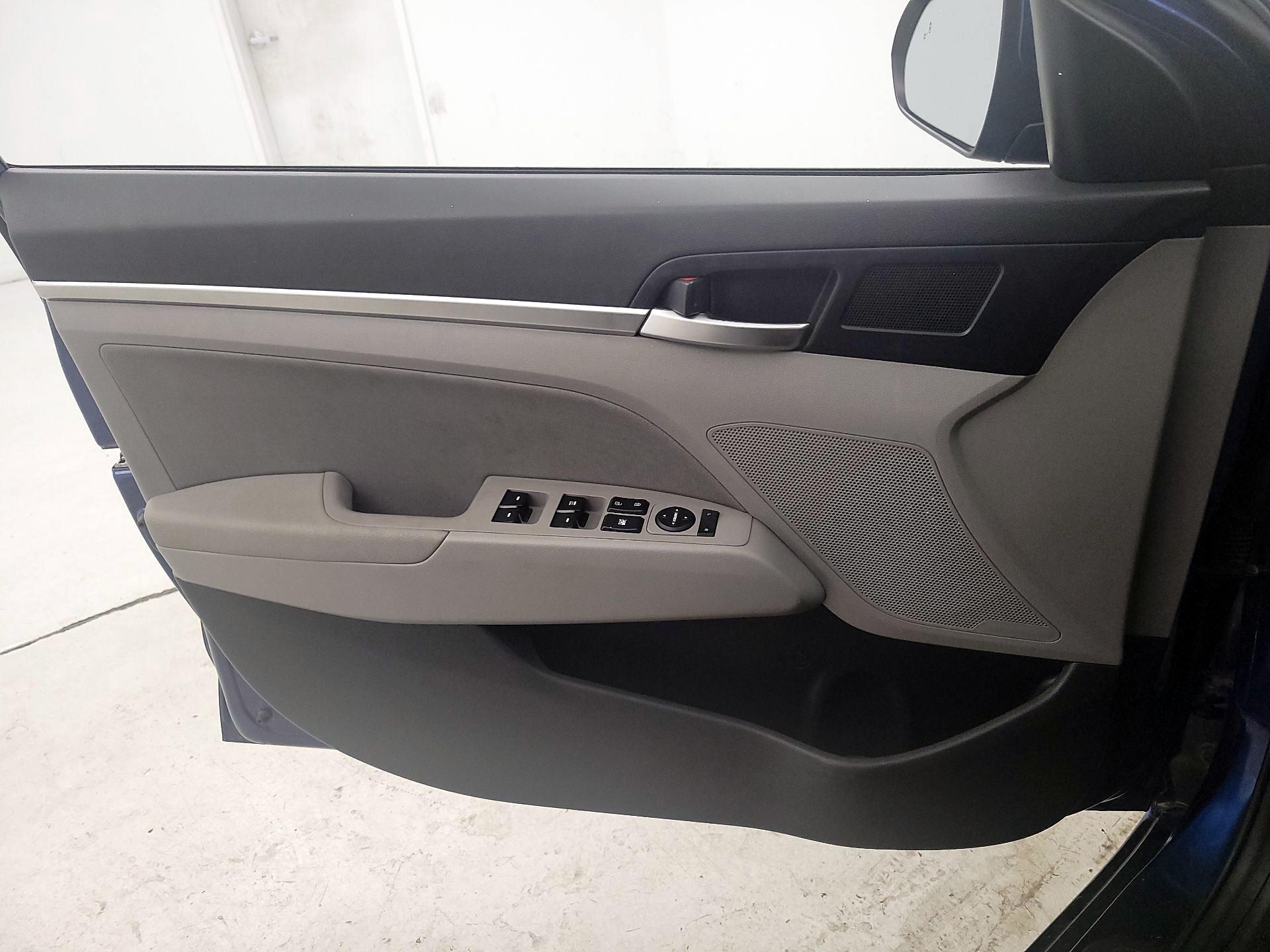 Thumbnail: 2020 Hyundai Elantra - 12