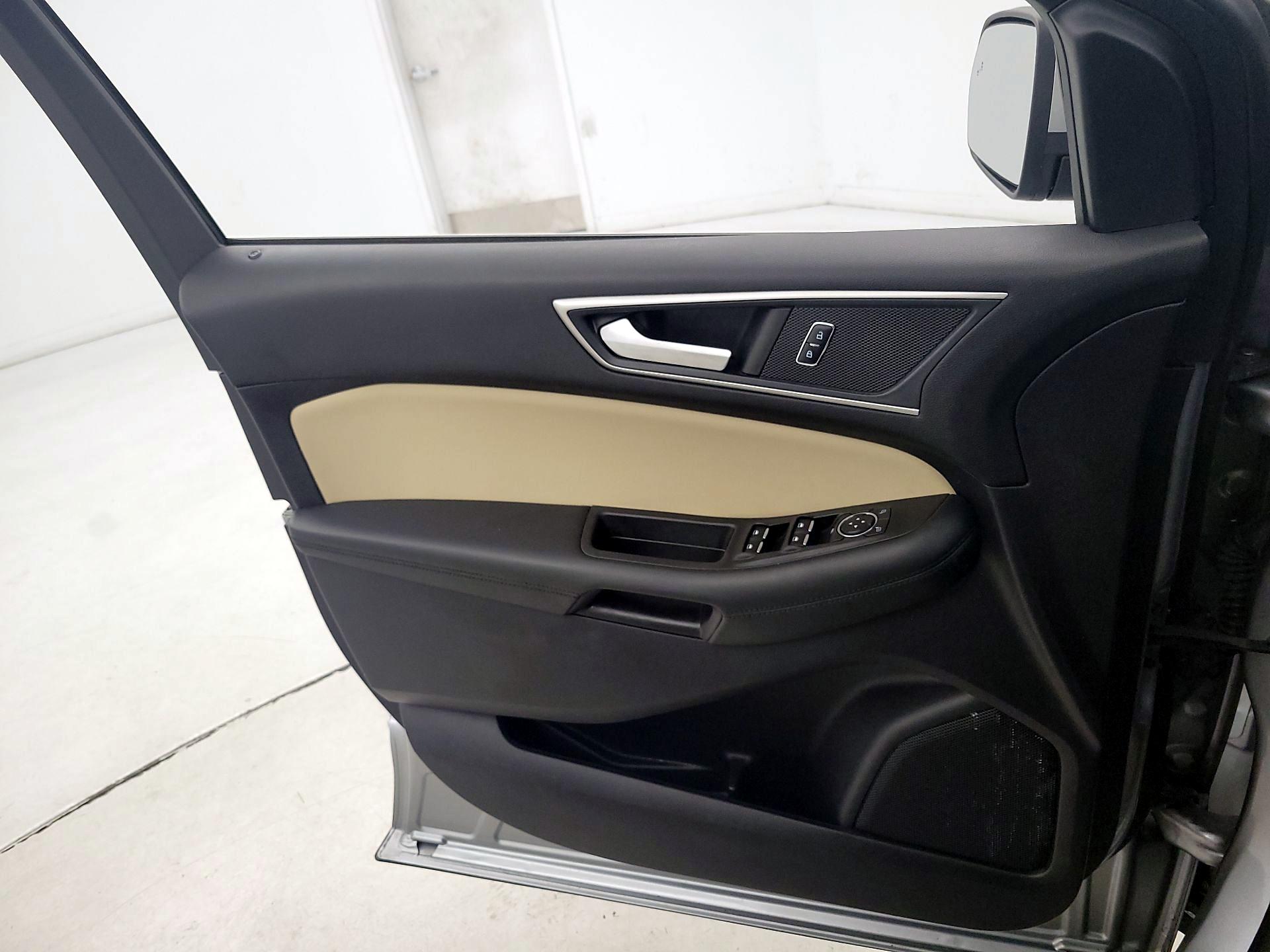 Thumbnail: 2021 Ford Edge - 12