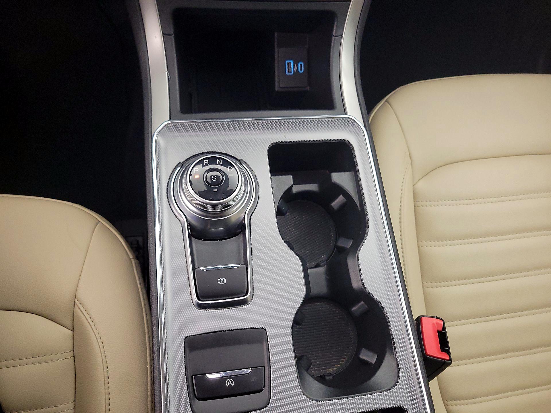 Thumbnail: 2021 Ford Edge - 17