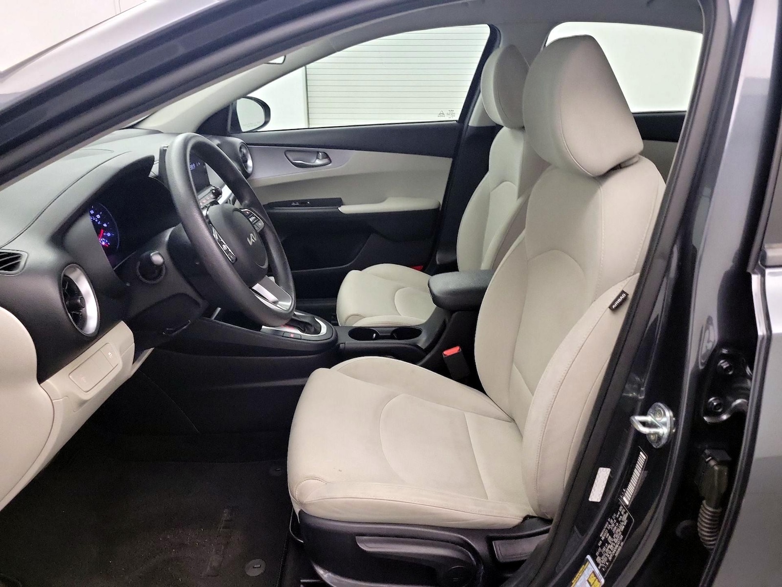 2022 Kia FORTE LXS - Photo 12