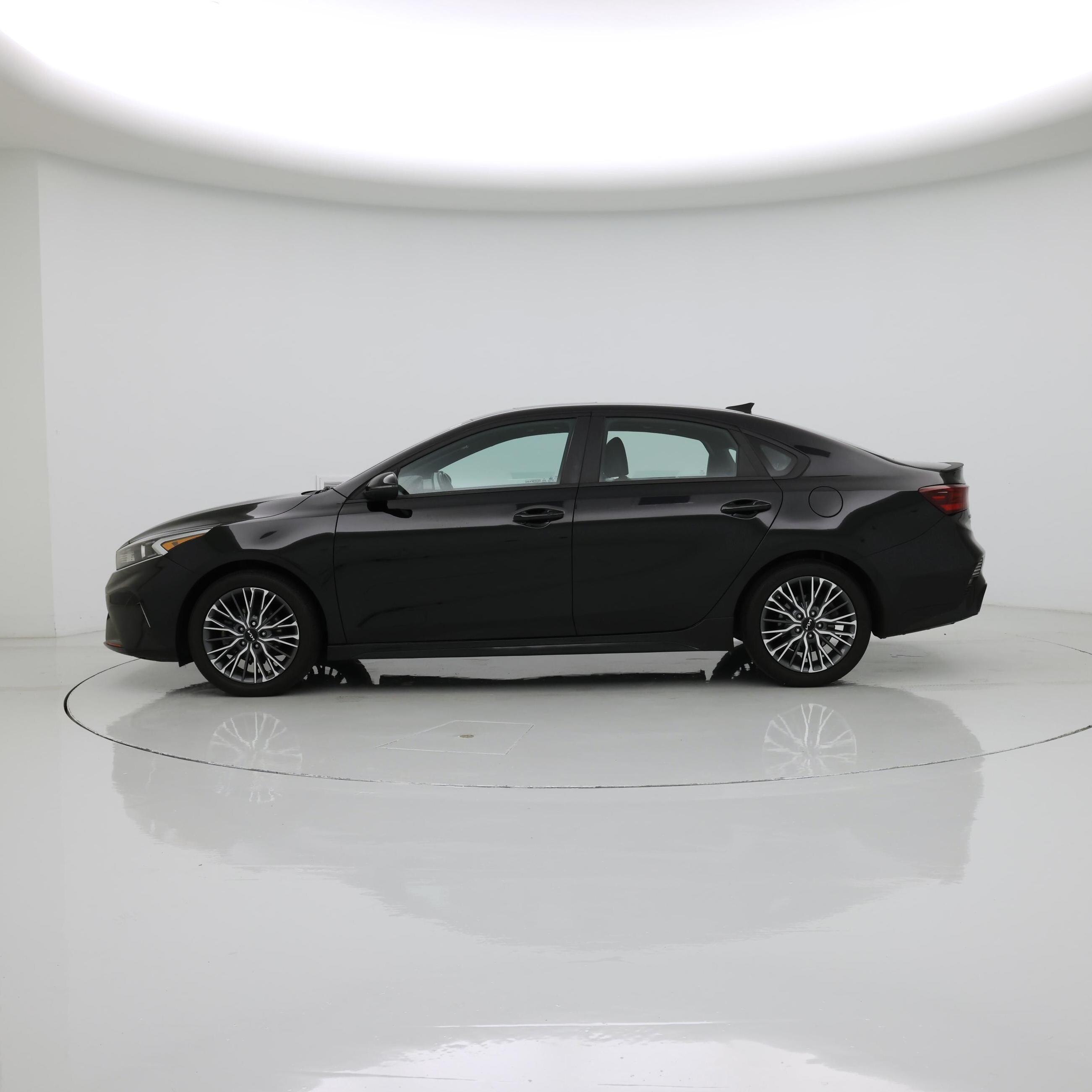 Thumbnail: 2023 Kia Forte - 3