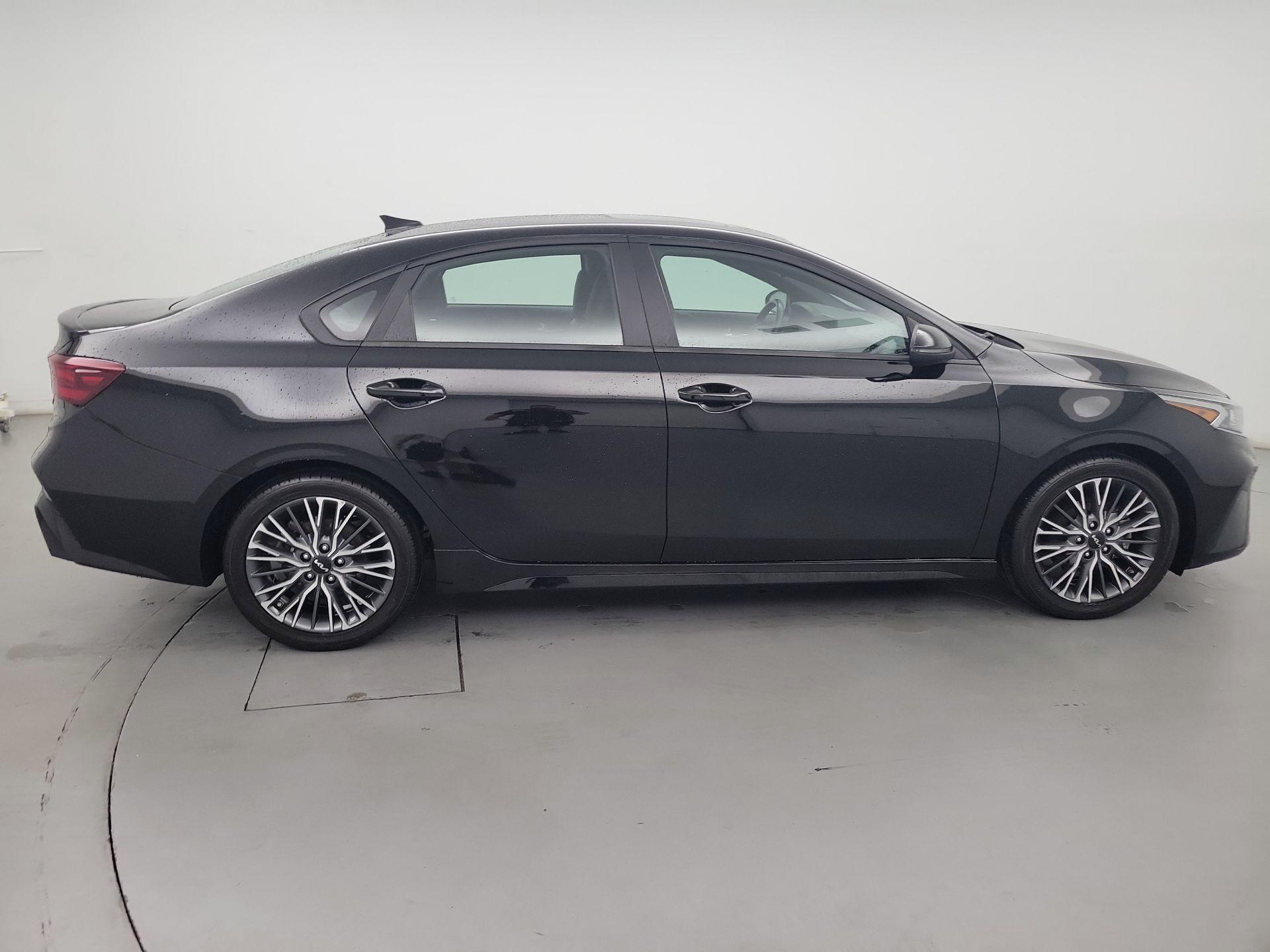 Thumbnail: 2024 Kia Forte - 4