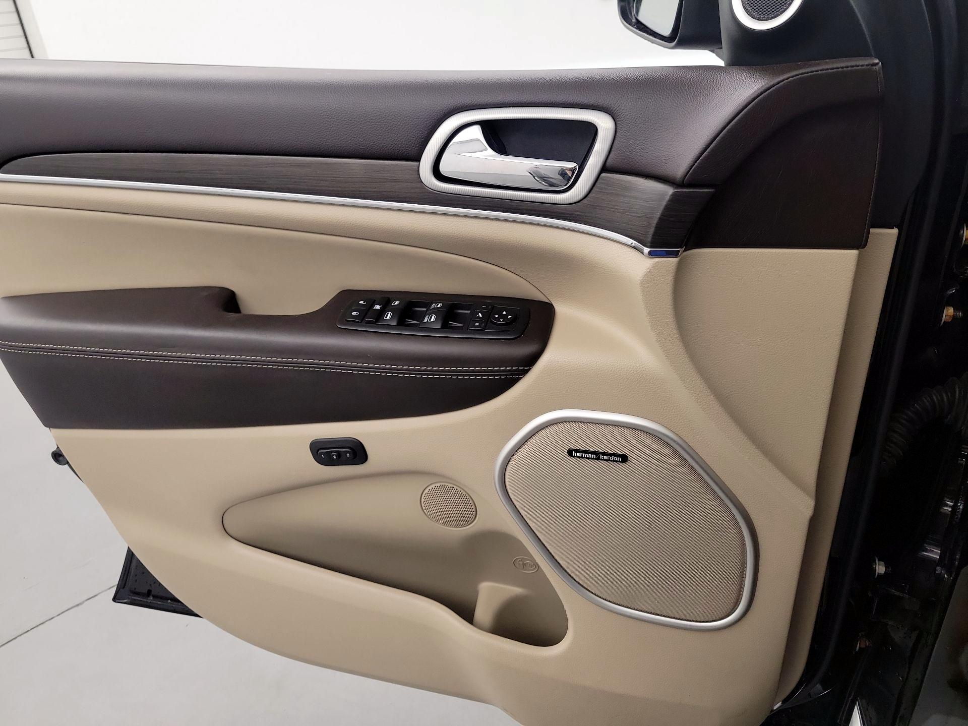 Thumbnail: 2020 Jeep Grand Cherokee - 12