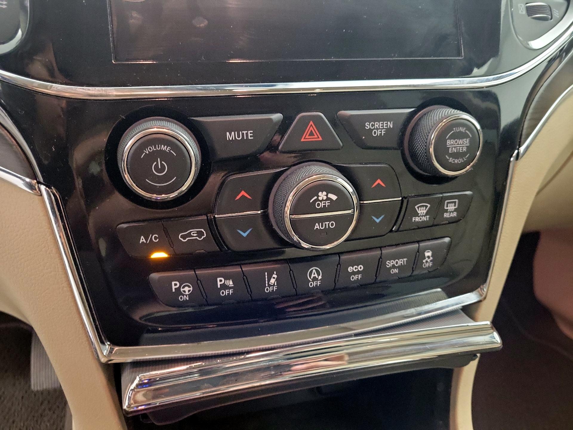 Thumbnail: 2020 Jeep Grand Cherokee - 17