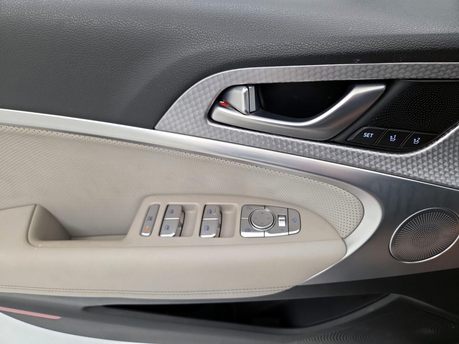 Thumbnail: 2023 Genesis G70 - 12