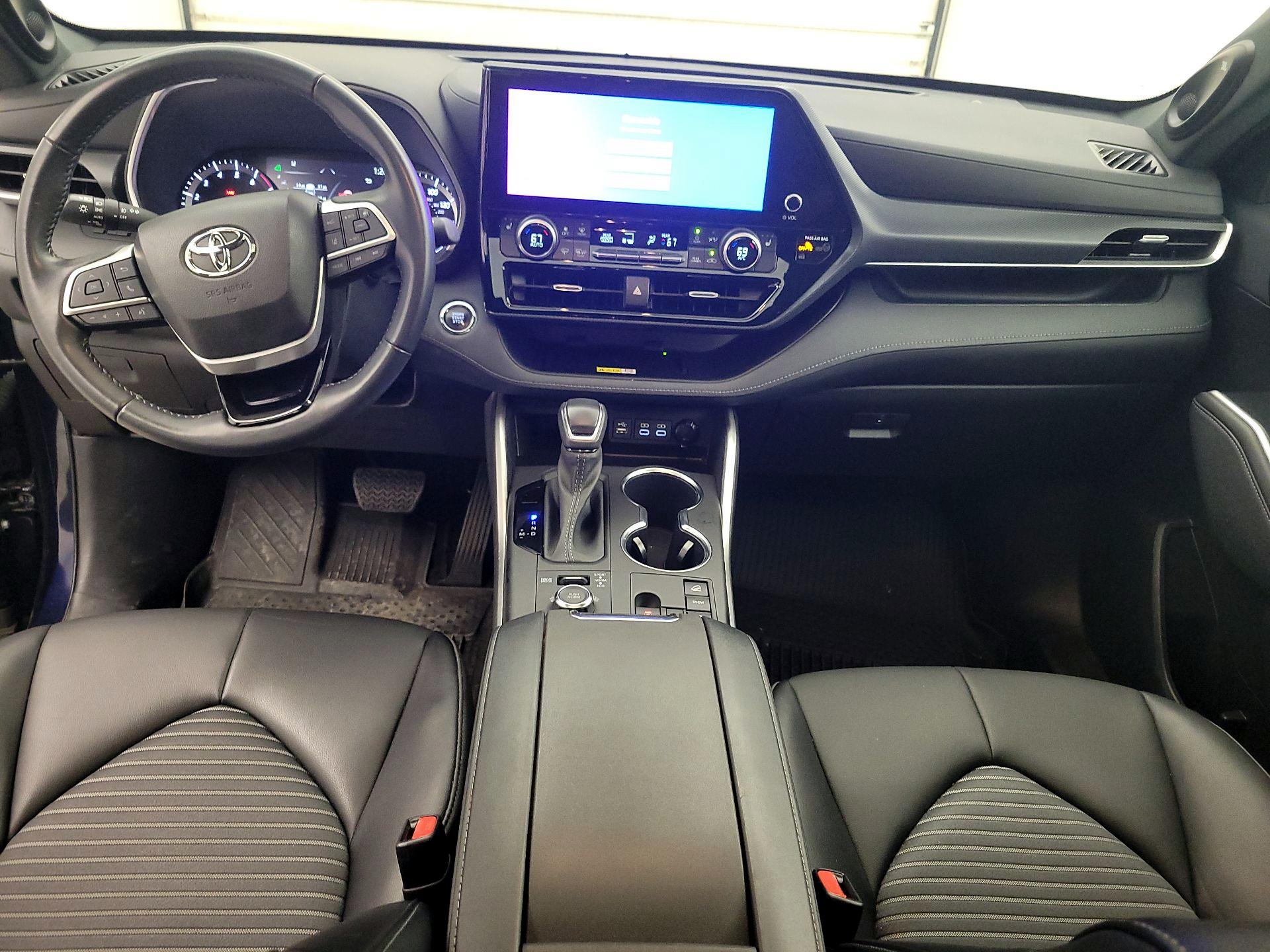 Thumbnail: 2023 Toyota Highlander - 9