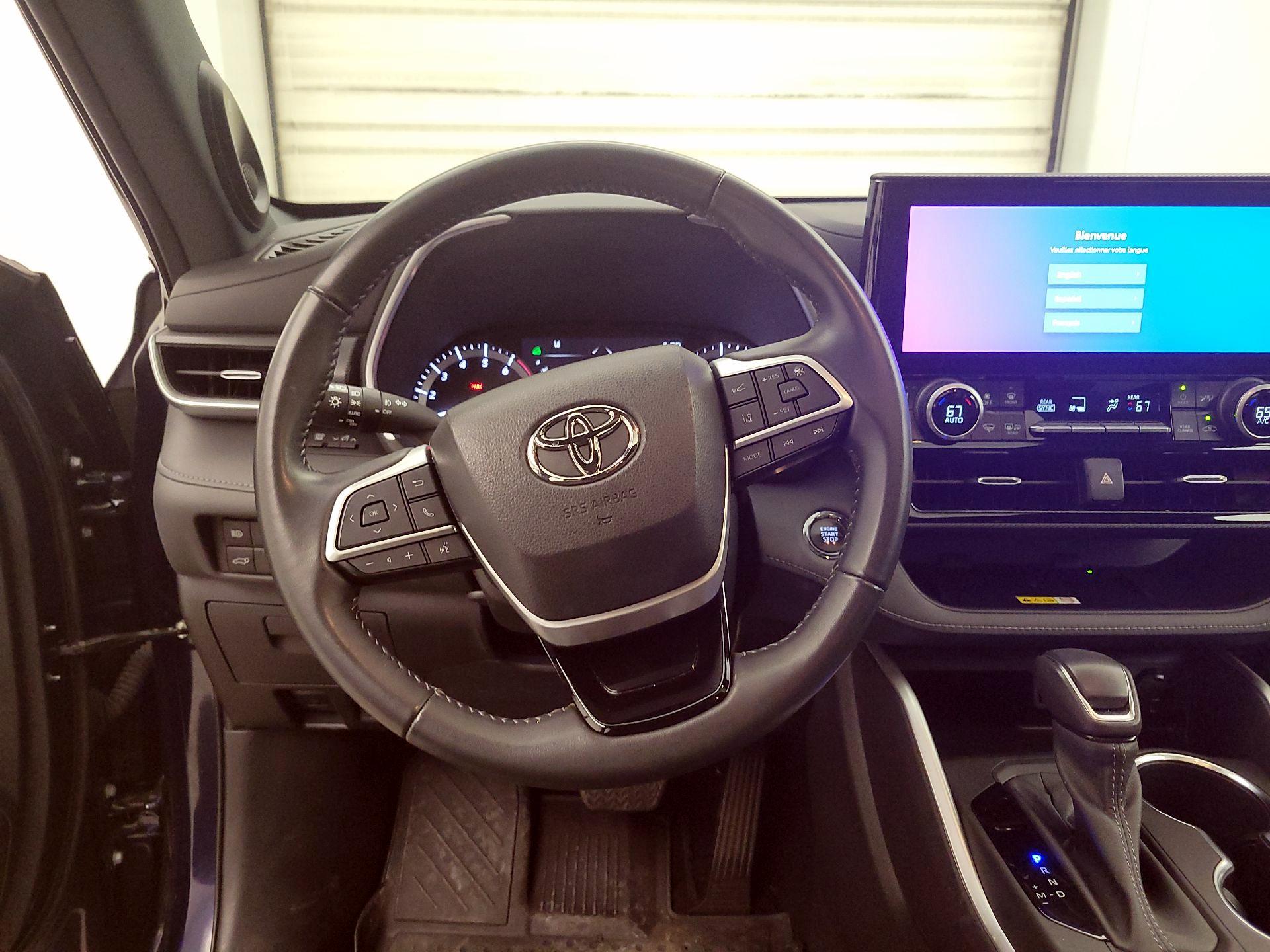 Thumbnail: 2023 Toyota Highlander - 10