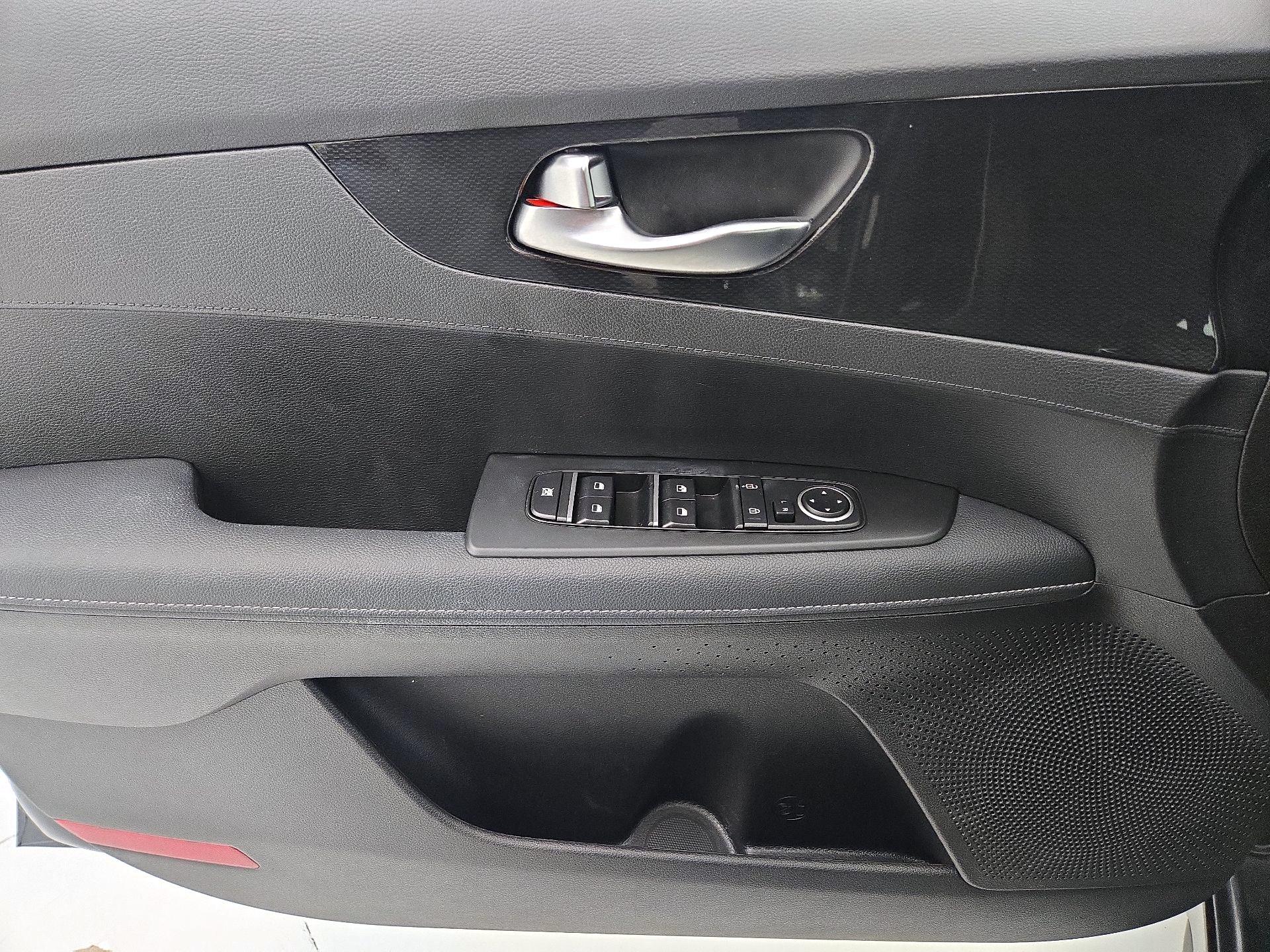 Thumbnail: 2023 Kia Forte - 12