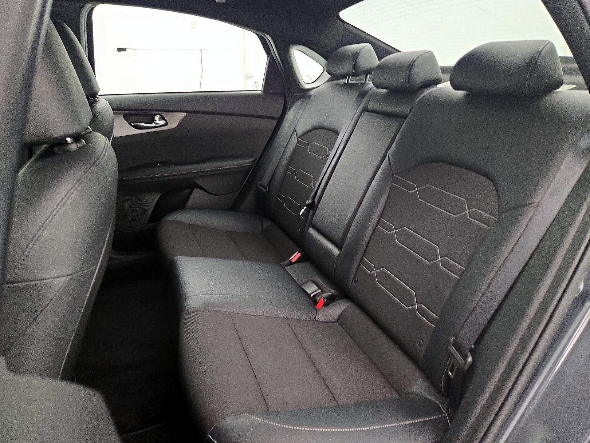 Thumbnail: 2023 Kia Forte - 19