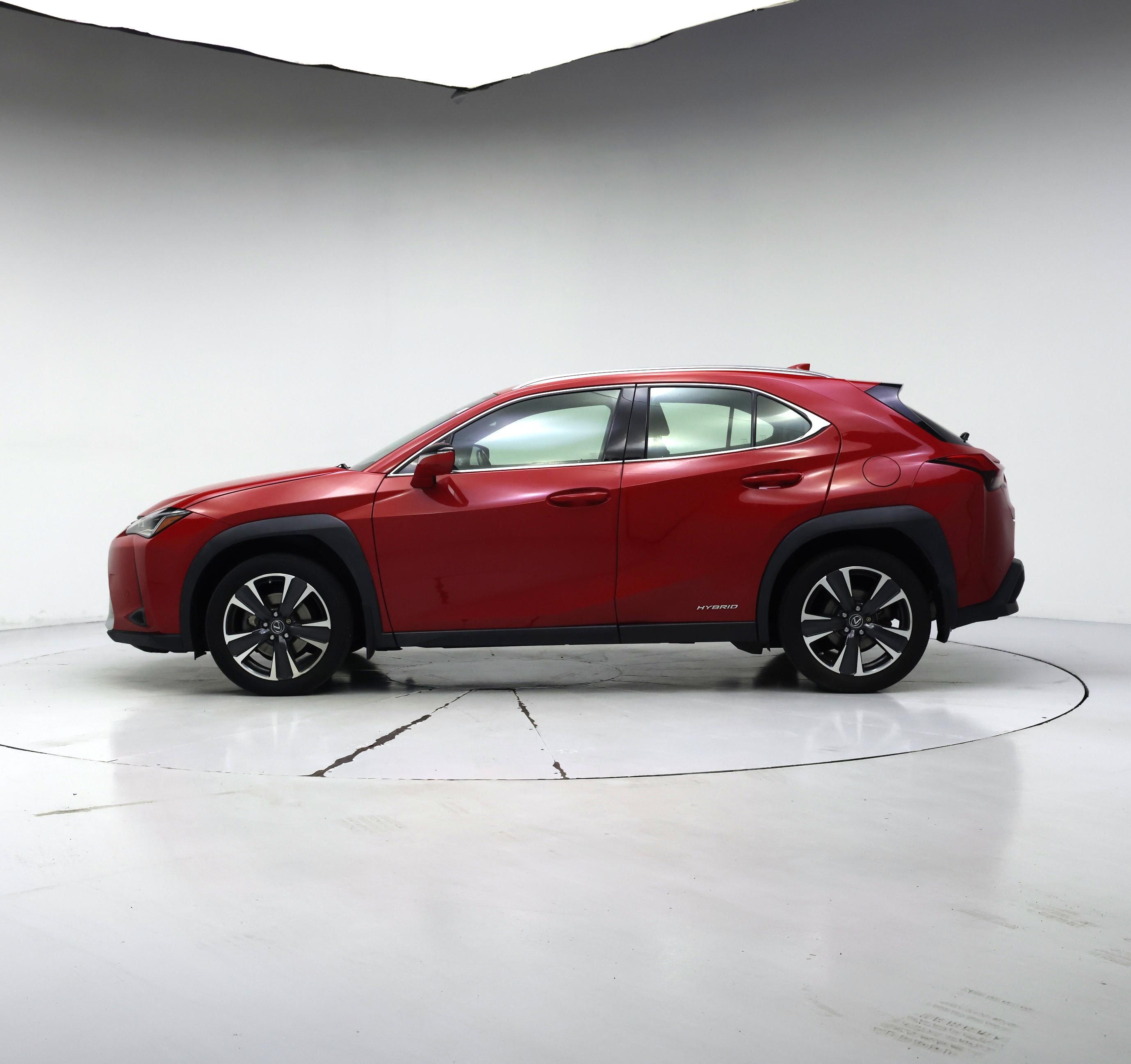 Thumbnail: 2021 Lexus UX - 3