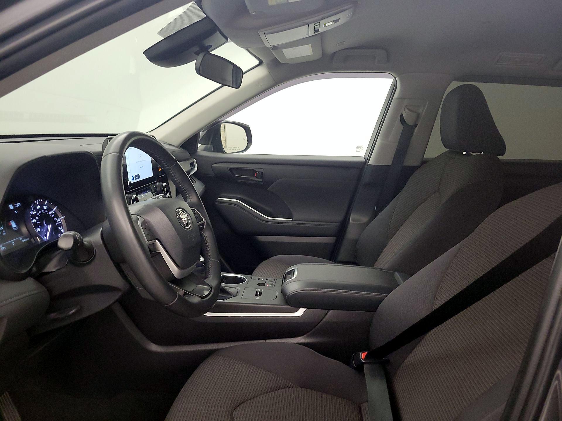 Thumbnail: 2023 Toyota Highlander - 11