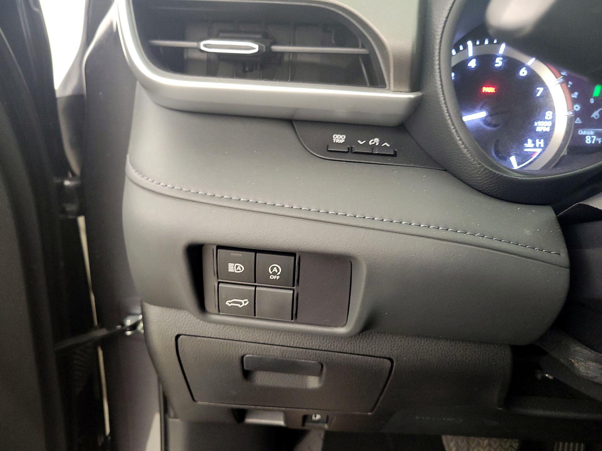 Thumbnail: 2023 Toyota Highlander - 13