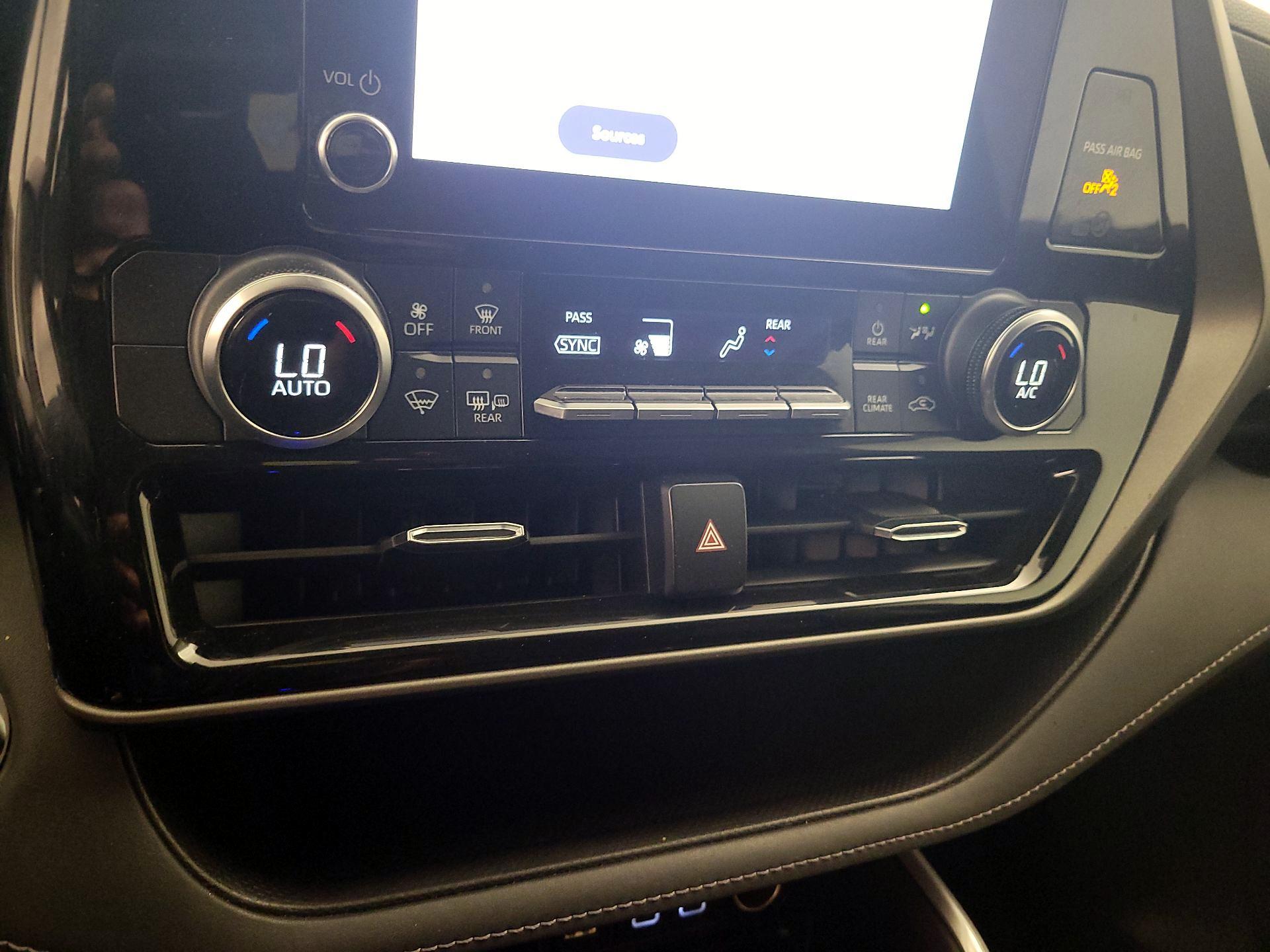 Thumbnail: 2023 Toyota Highlander - 16