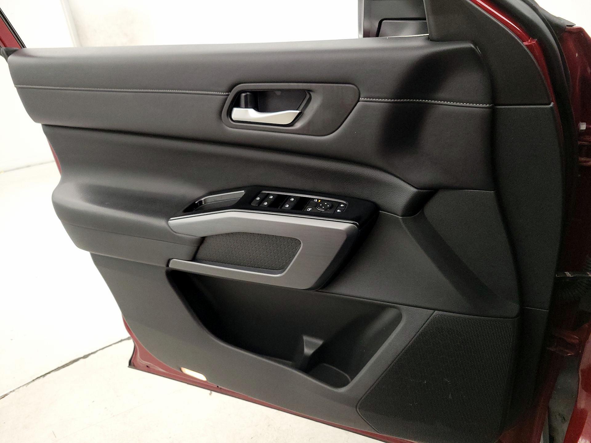 Thumbnail: 2022 Nissan Pathfinder - 12