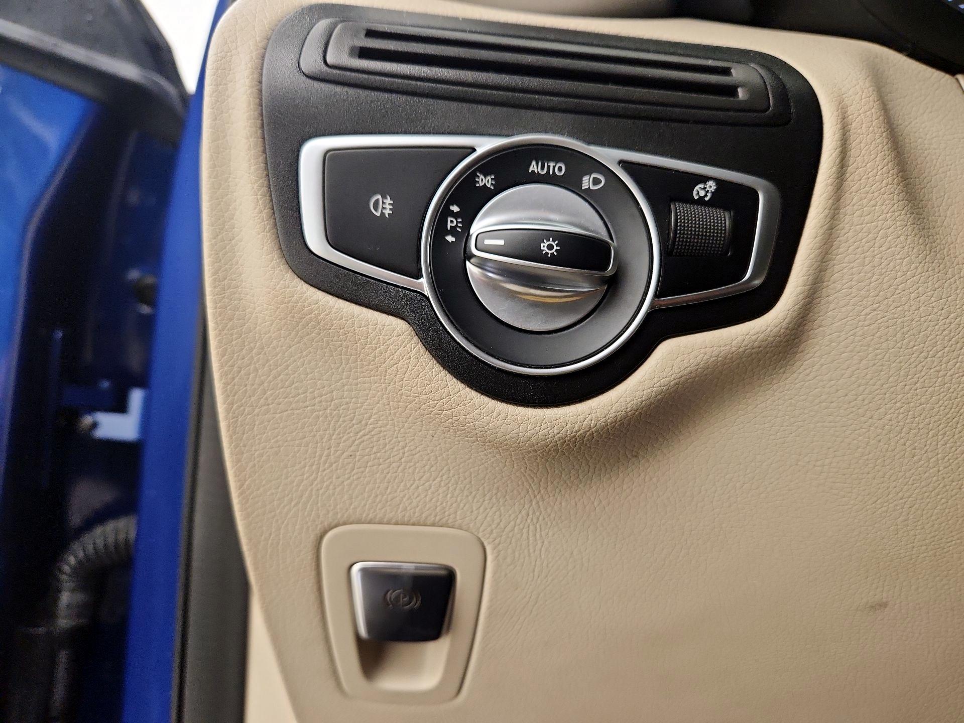 Thumbnail: 2022 Mercedes-Benz GLC - 13