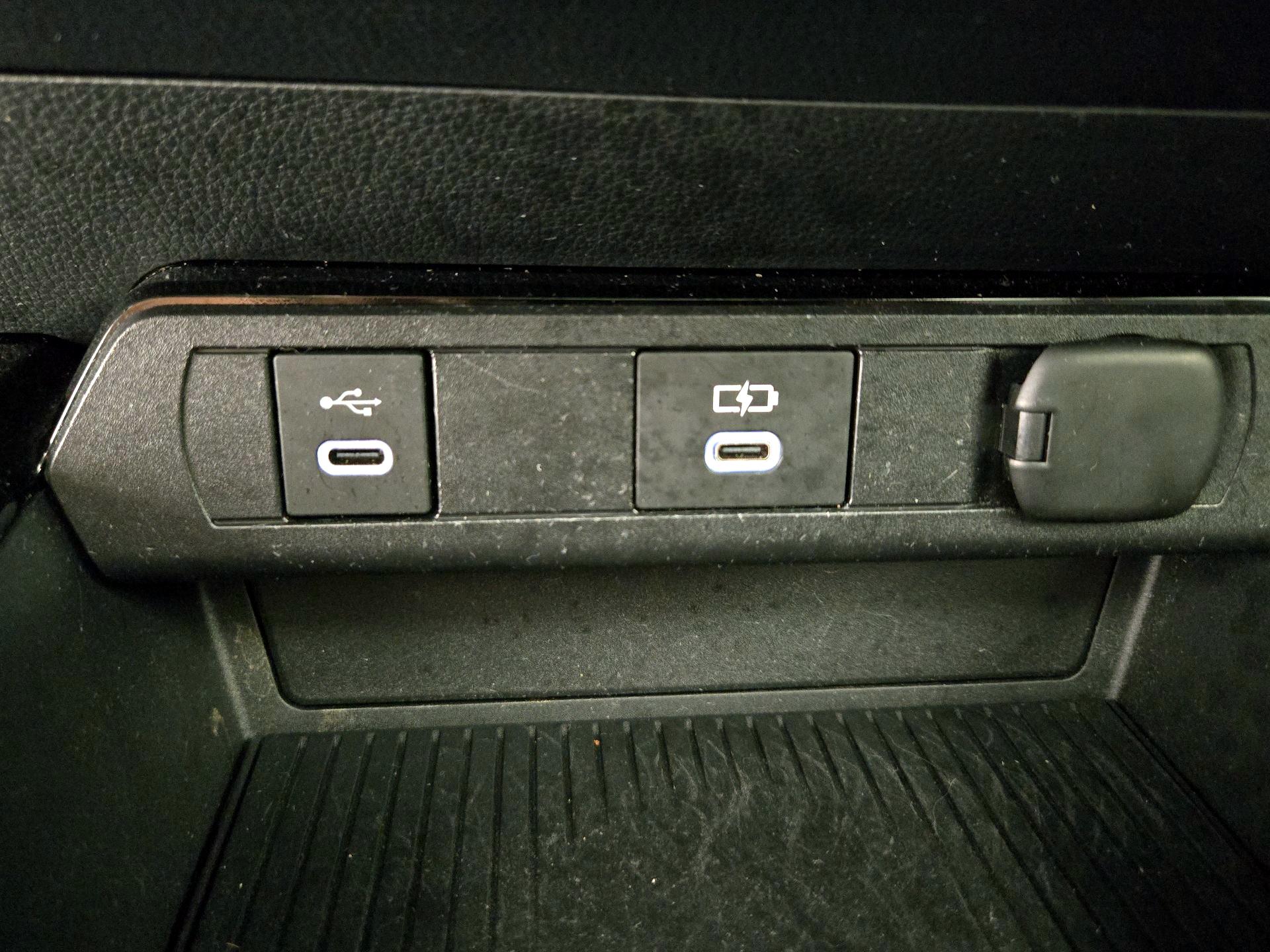 Thumbnail: 2024 Toyota Prius Prime - 18