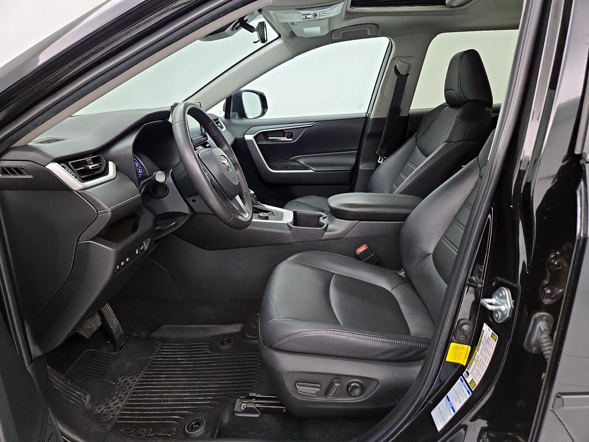 Thumbnail: 2022 Toyota RAV4 - 11