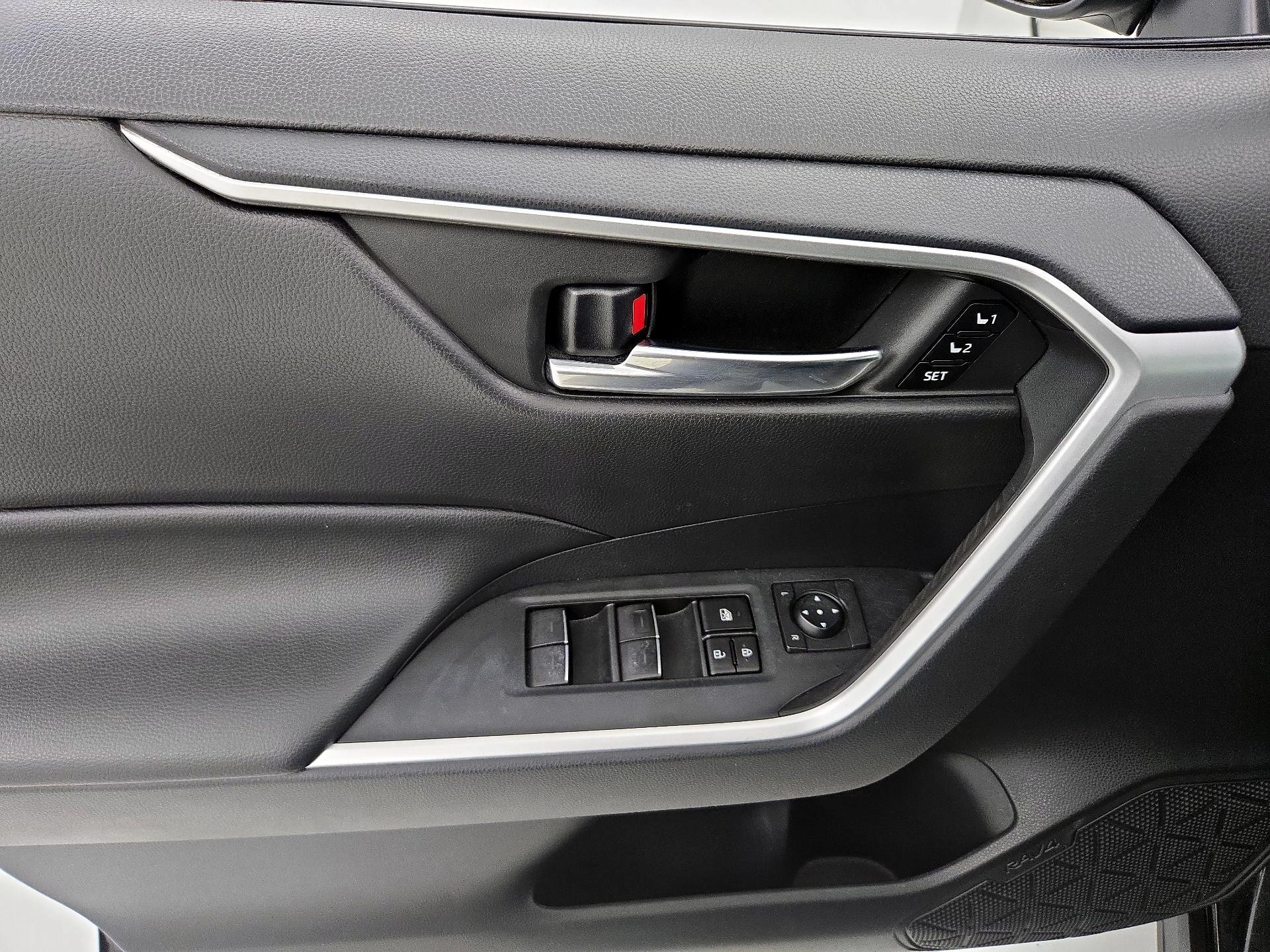 Thumbnail: 2022 Toyota RAV4 - 12