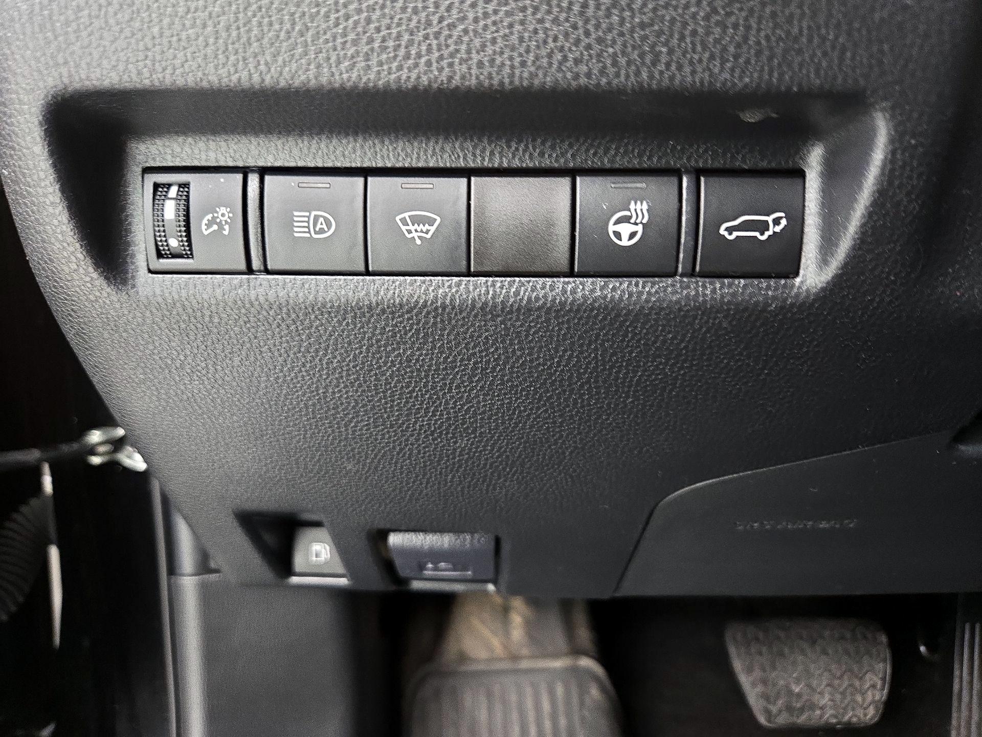 Thumbnail: 2022 Toyota RAV4 - 13