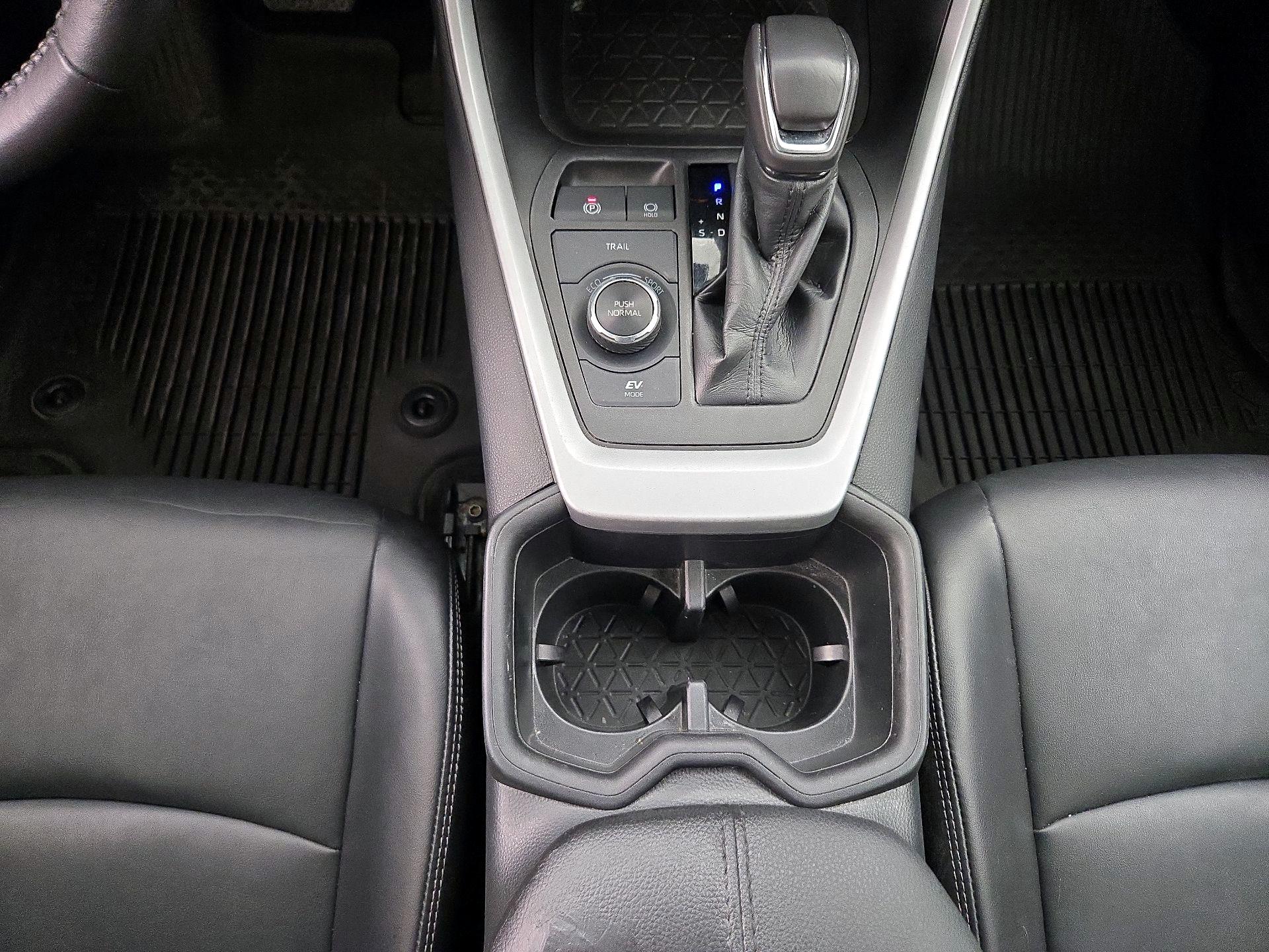 Thumbnail: 2022 Toyota RAV4 - 17