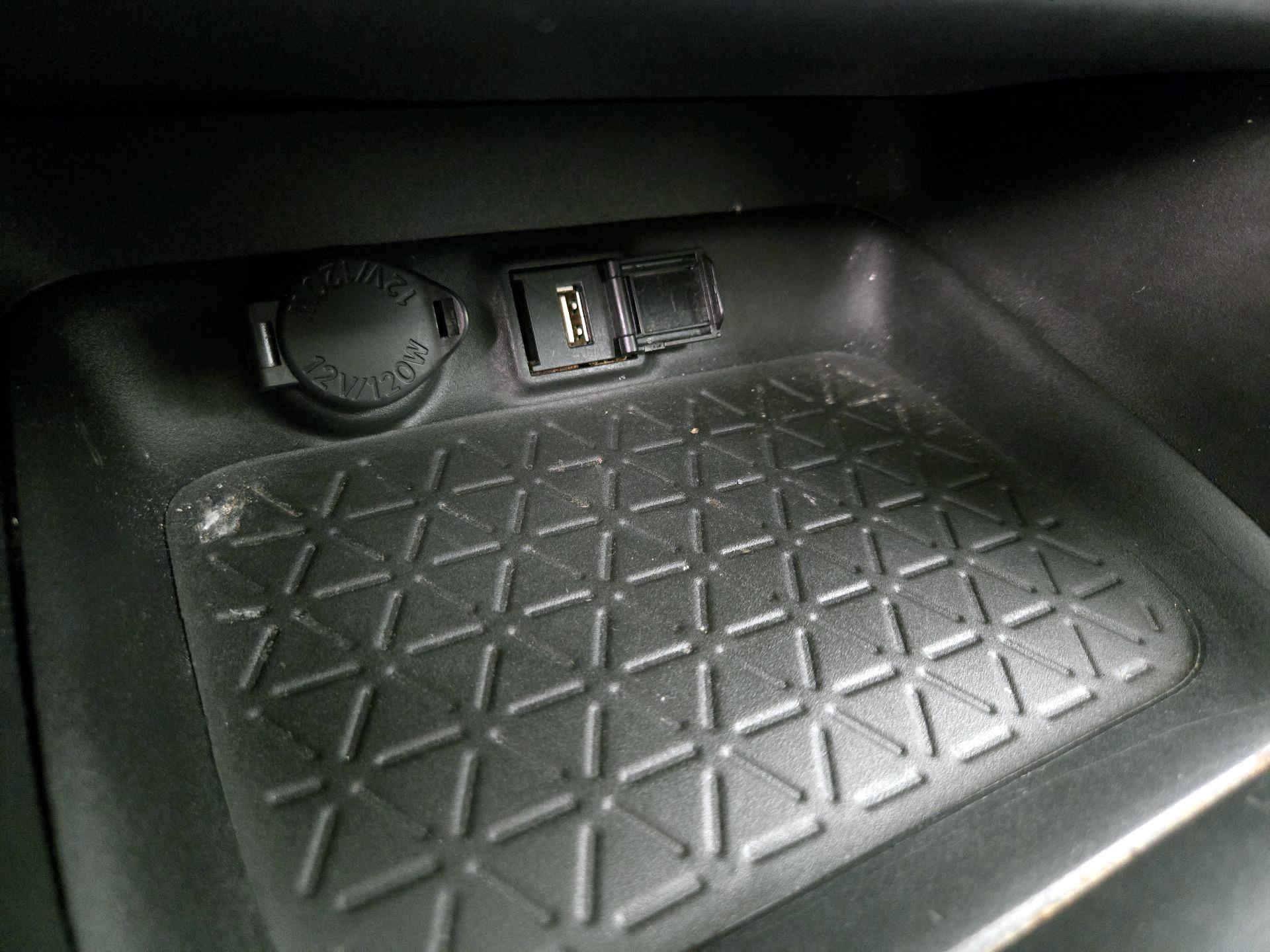 Thumbnail: 2022 Toyota RAV4 - 18