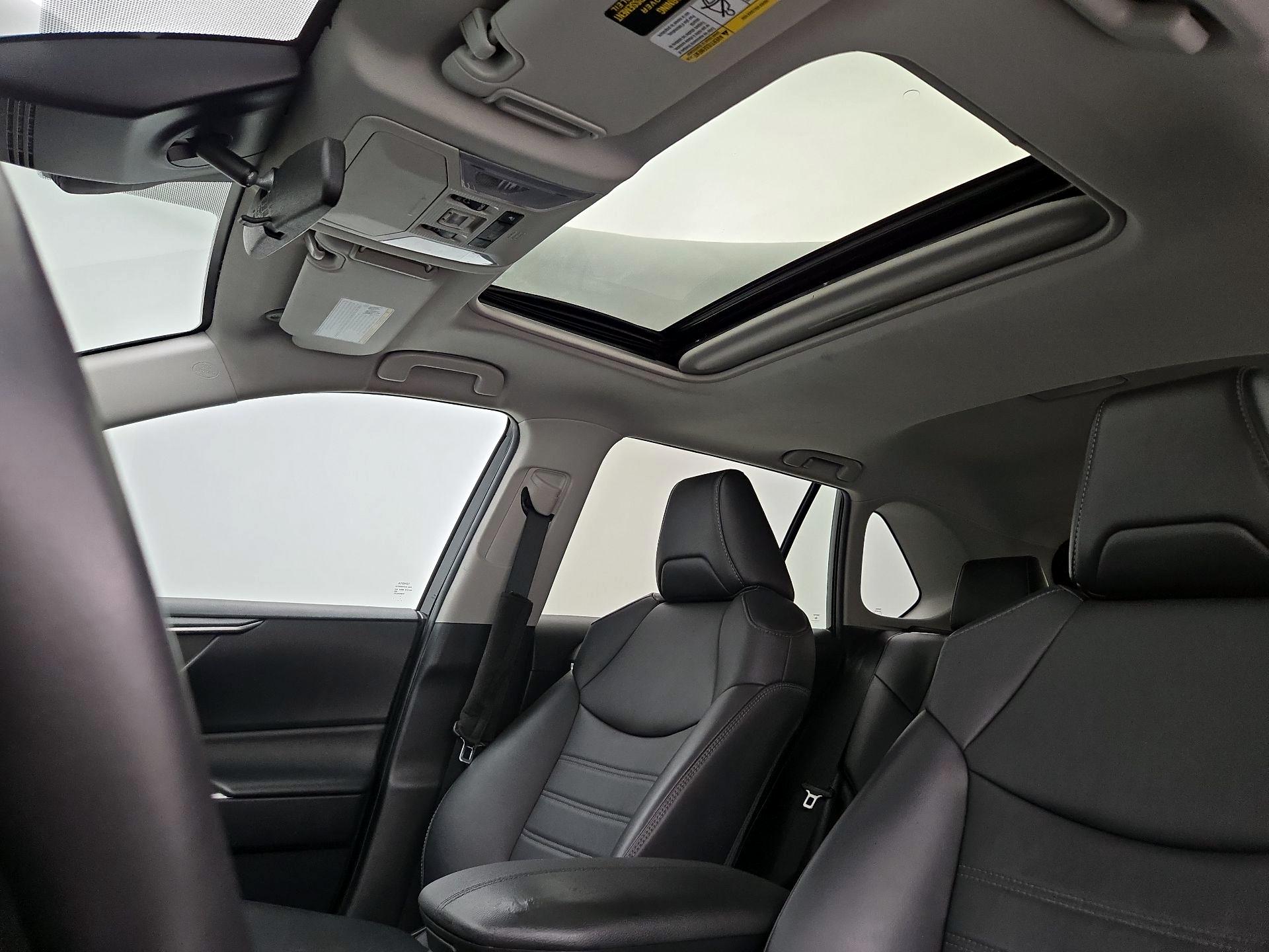 Thumbnail: 2022 Toyota RAV4 - 19