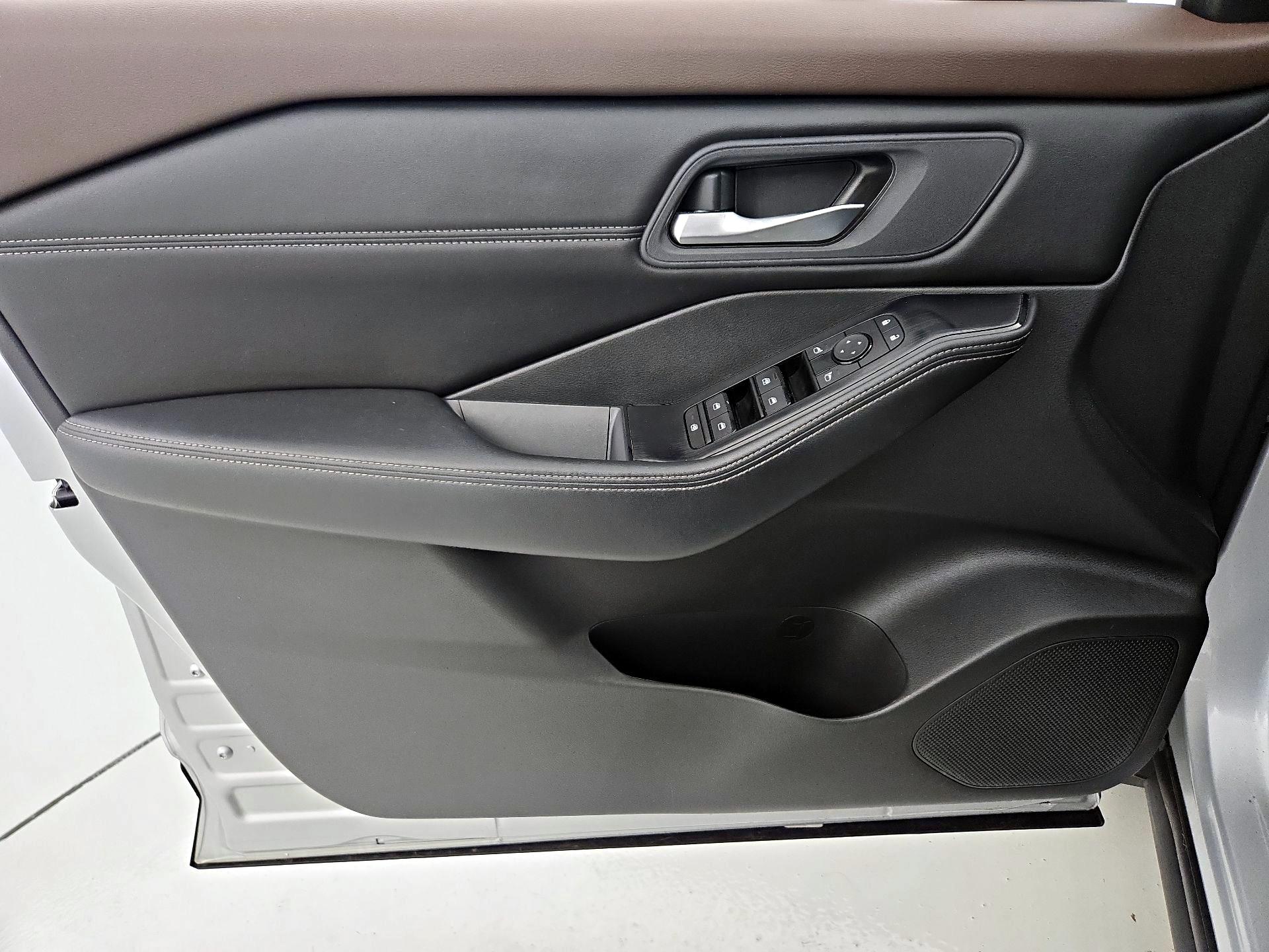 Thumbnail: 2023 Nissan Rogue - 12