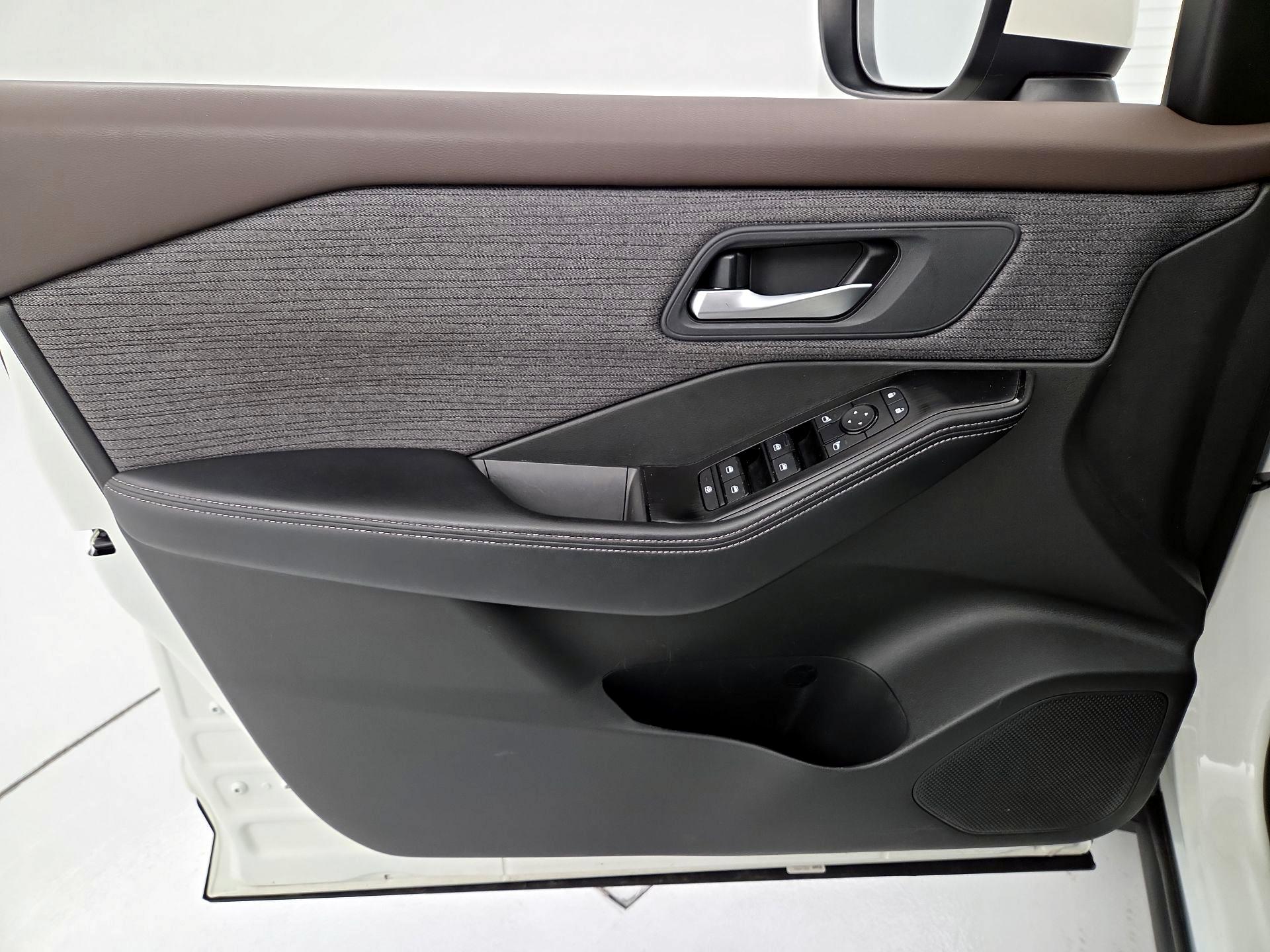 Thumbnail: 2023 Nissan Rogue - 12