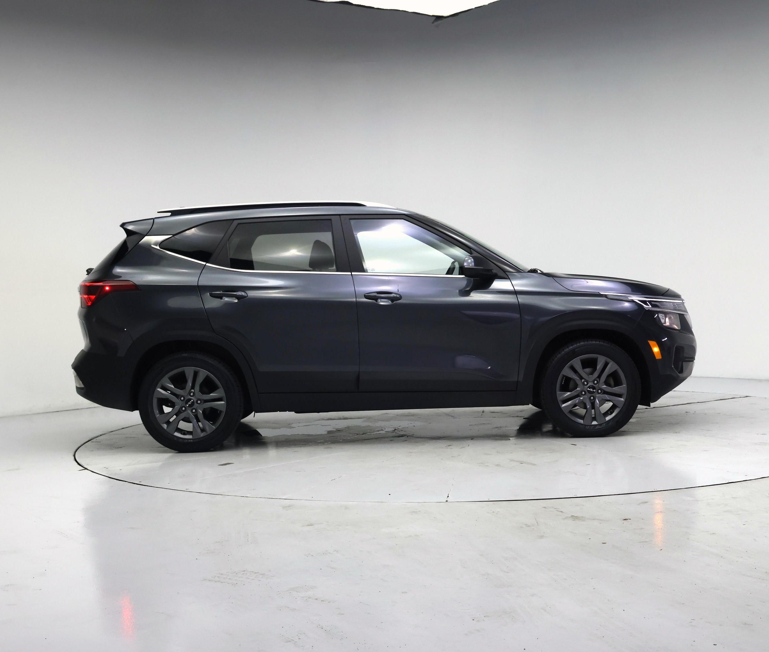 Thumbnail: 2023 Kia Seltos - 7