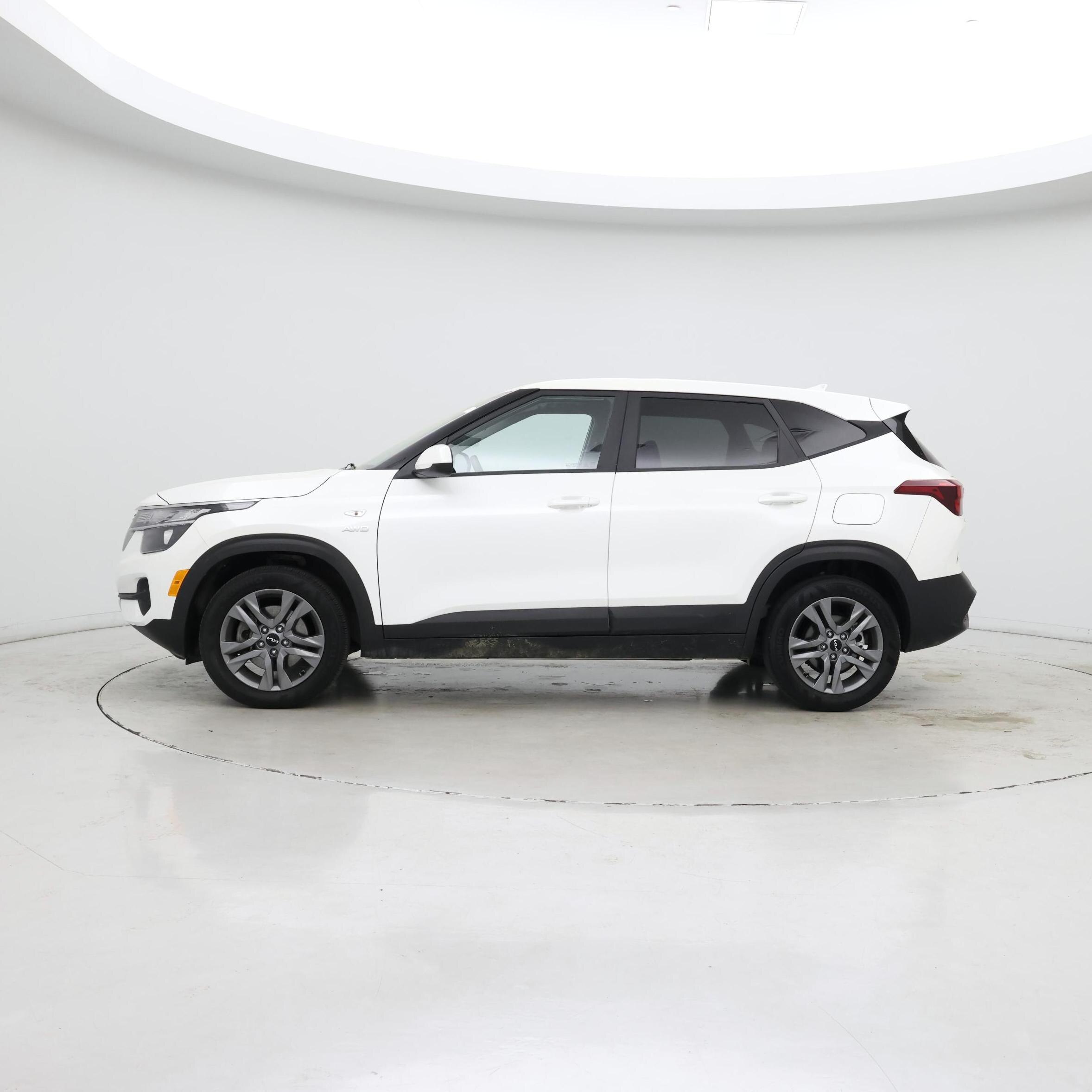 Thumbnail: 2022 Kia Seltos - 3