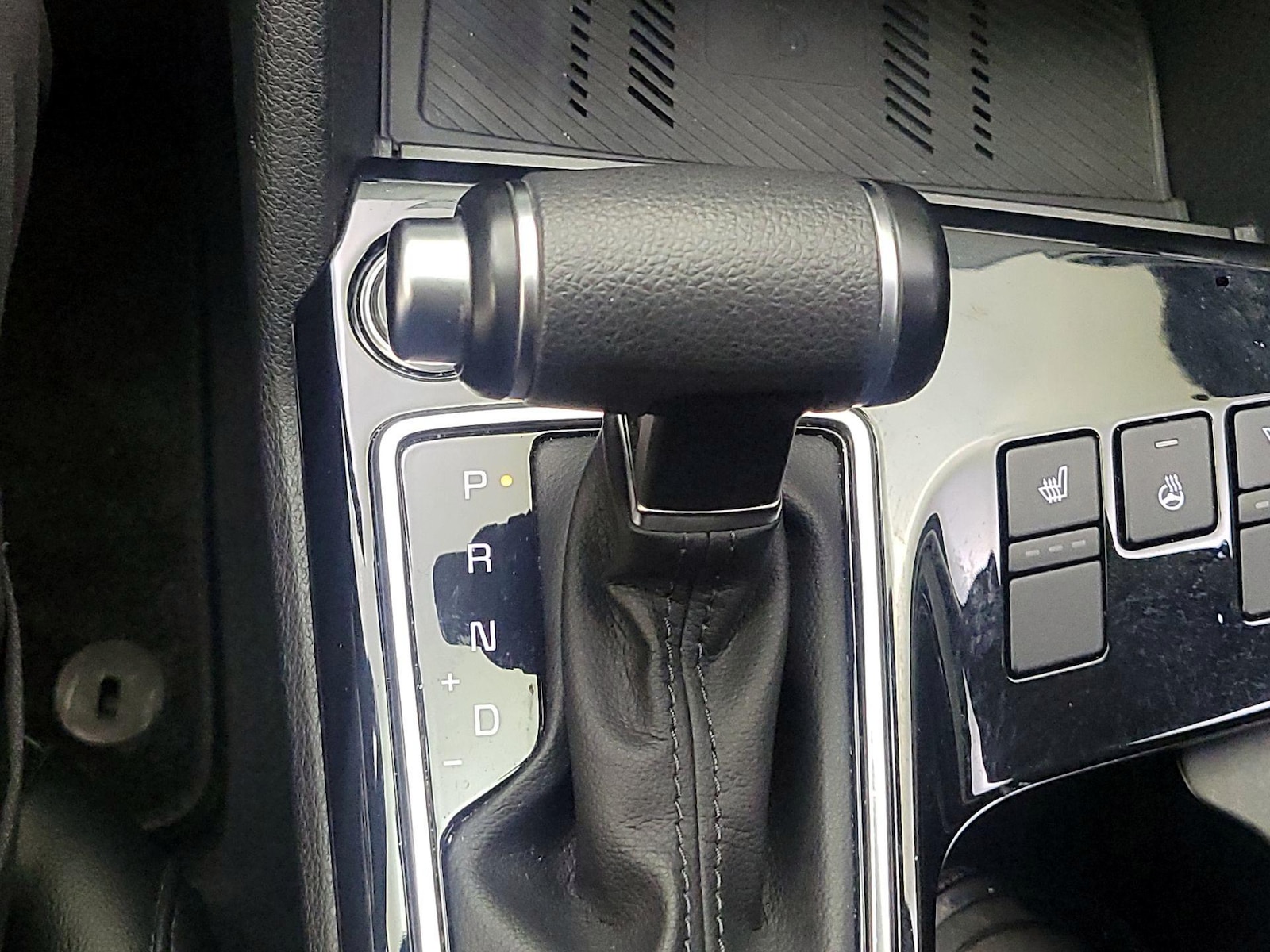 2023 Kia Sportage EX - Photo 17