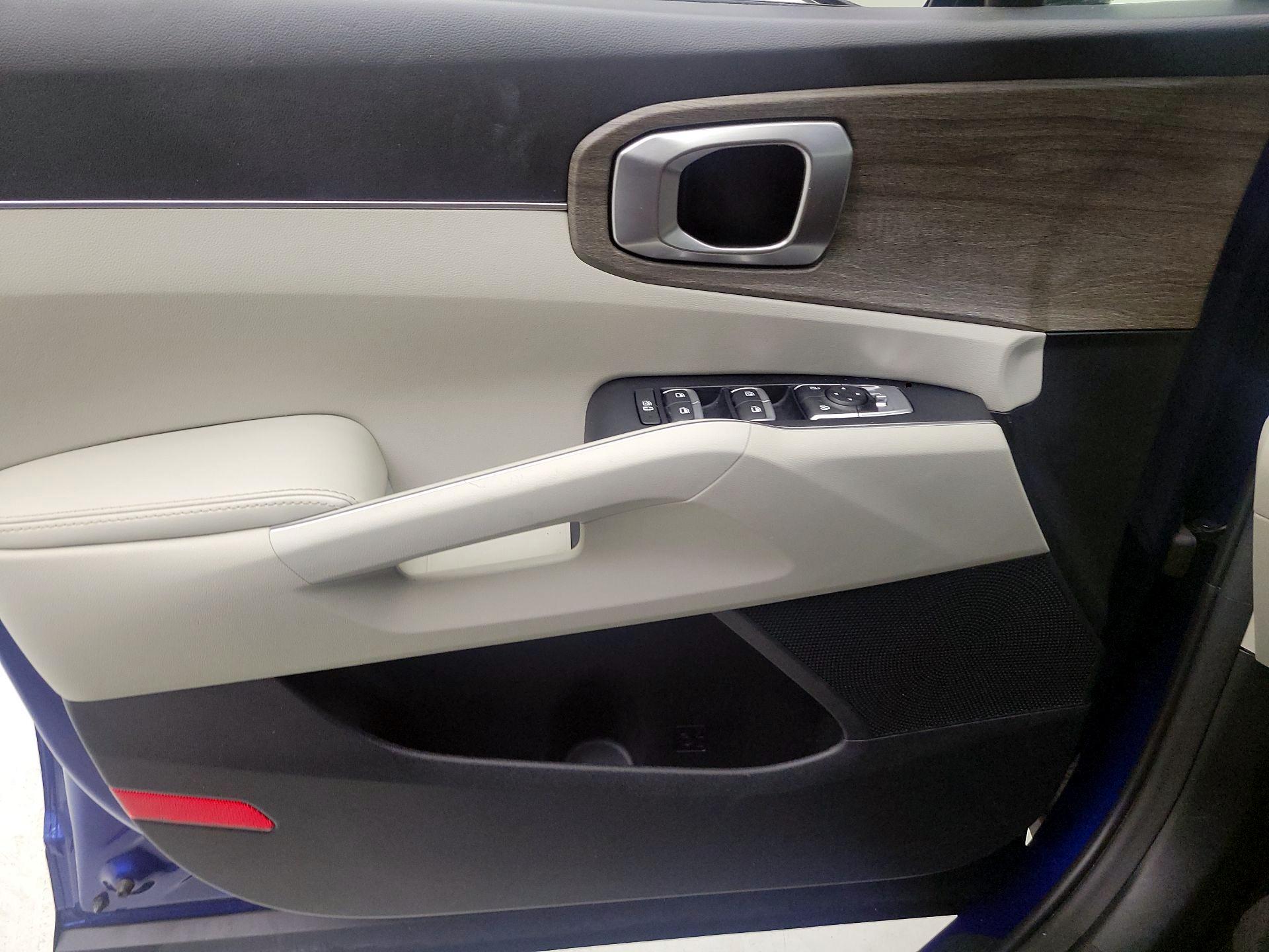 Thumbnail: 2023 Kia Sorento - 10