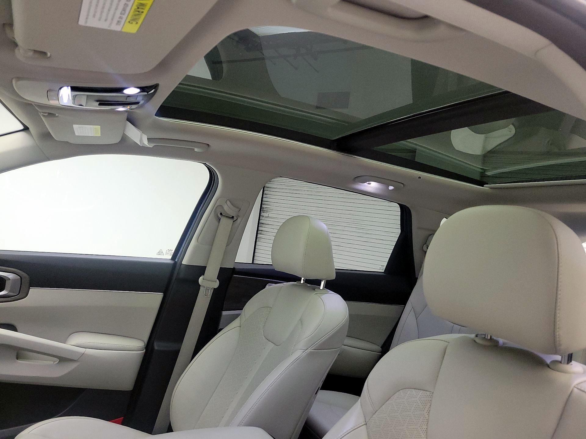 Thumbnail: 2023 Kia Sorento - 18