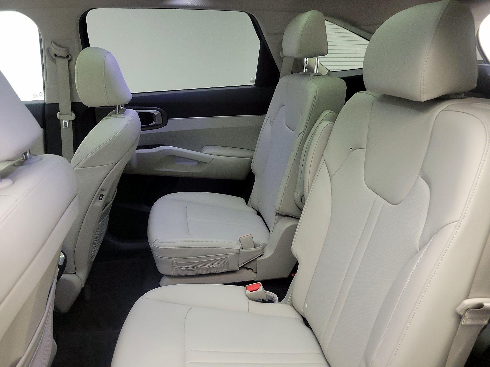 Thumbnail: 2023 Kia Sorento - 19