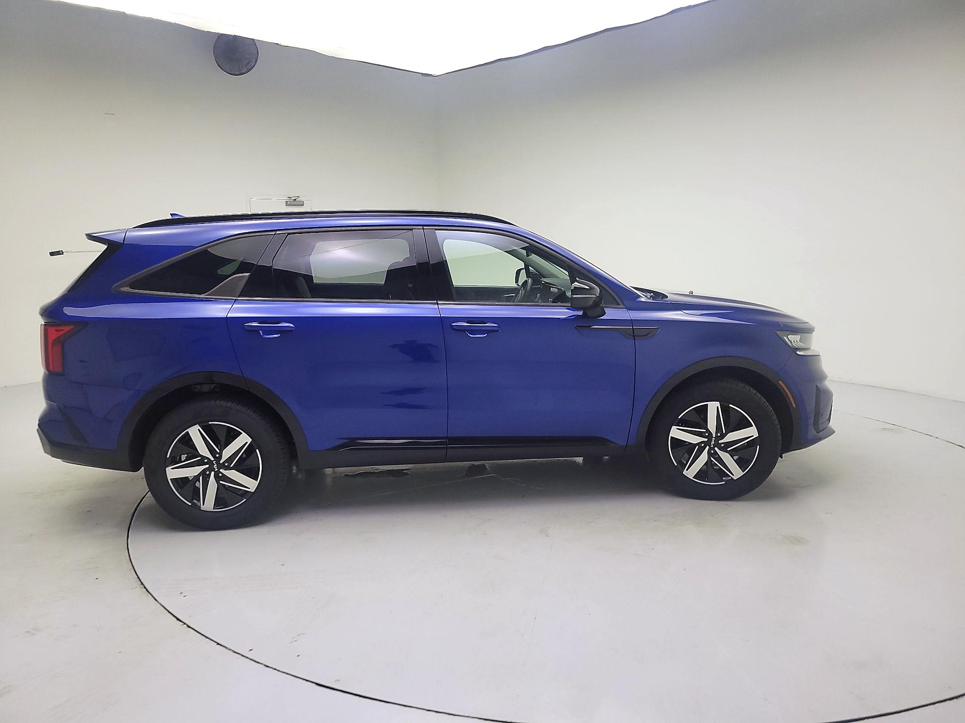 Thumbnail: 2023 Kia Sorento - 4