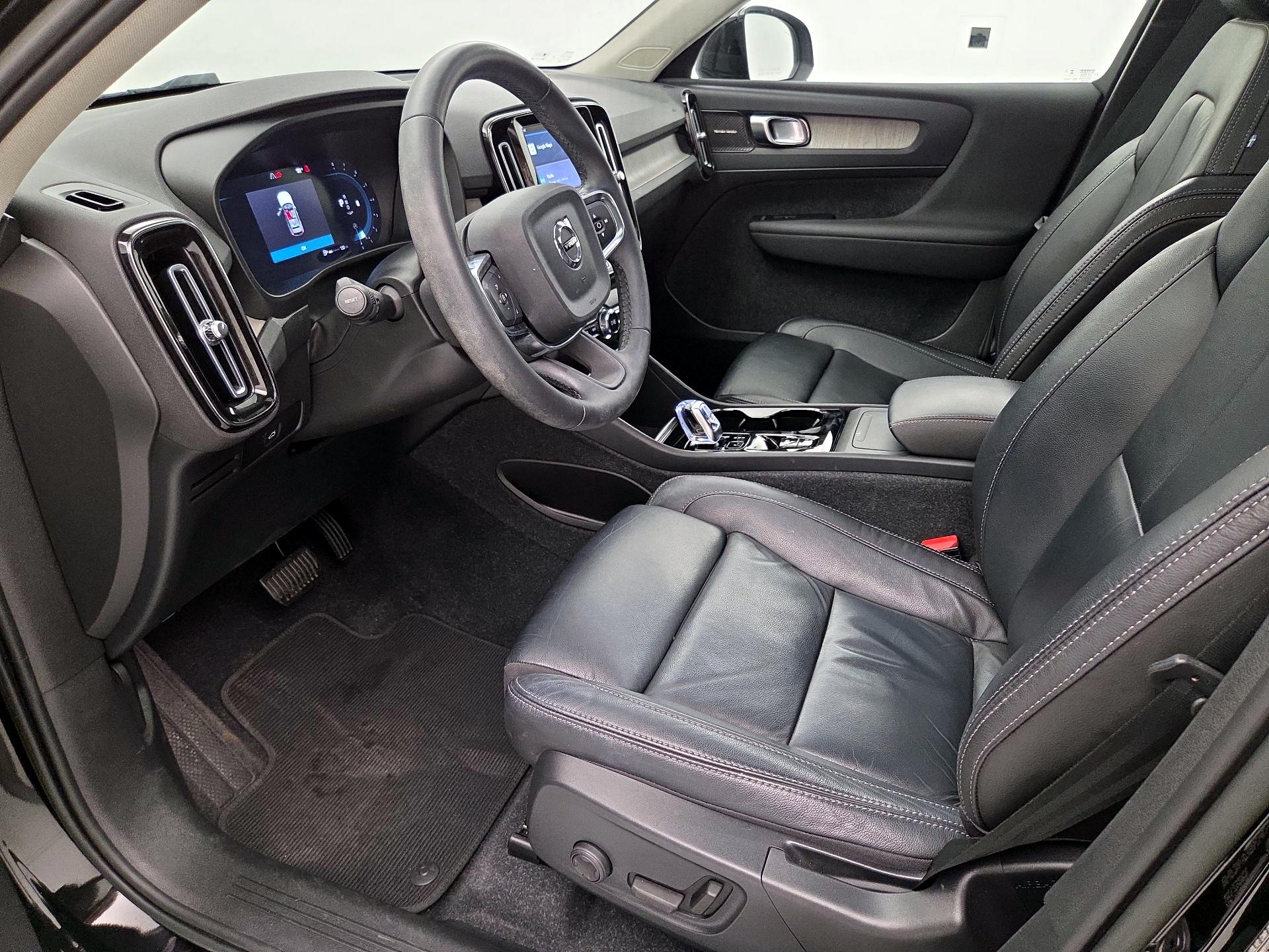 Thumbnail: 2023 Volvo XC40 - 11