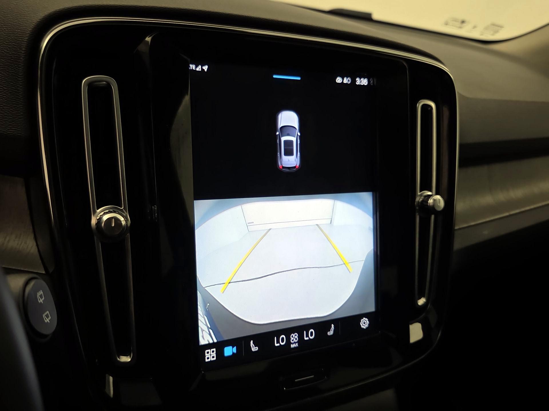 Thumbnail: 2023 Volvo XC40 - 14