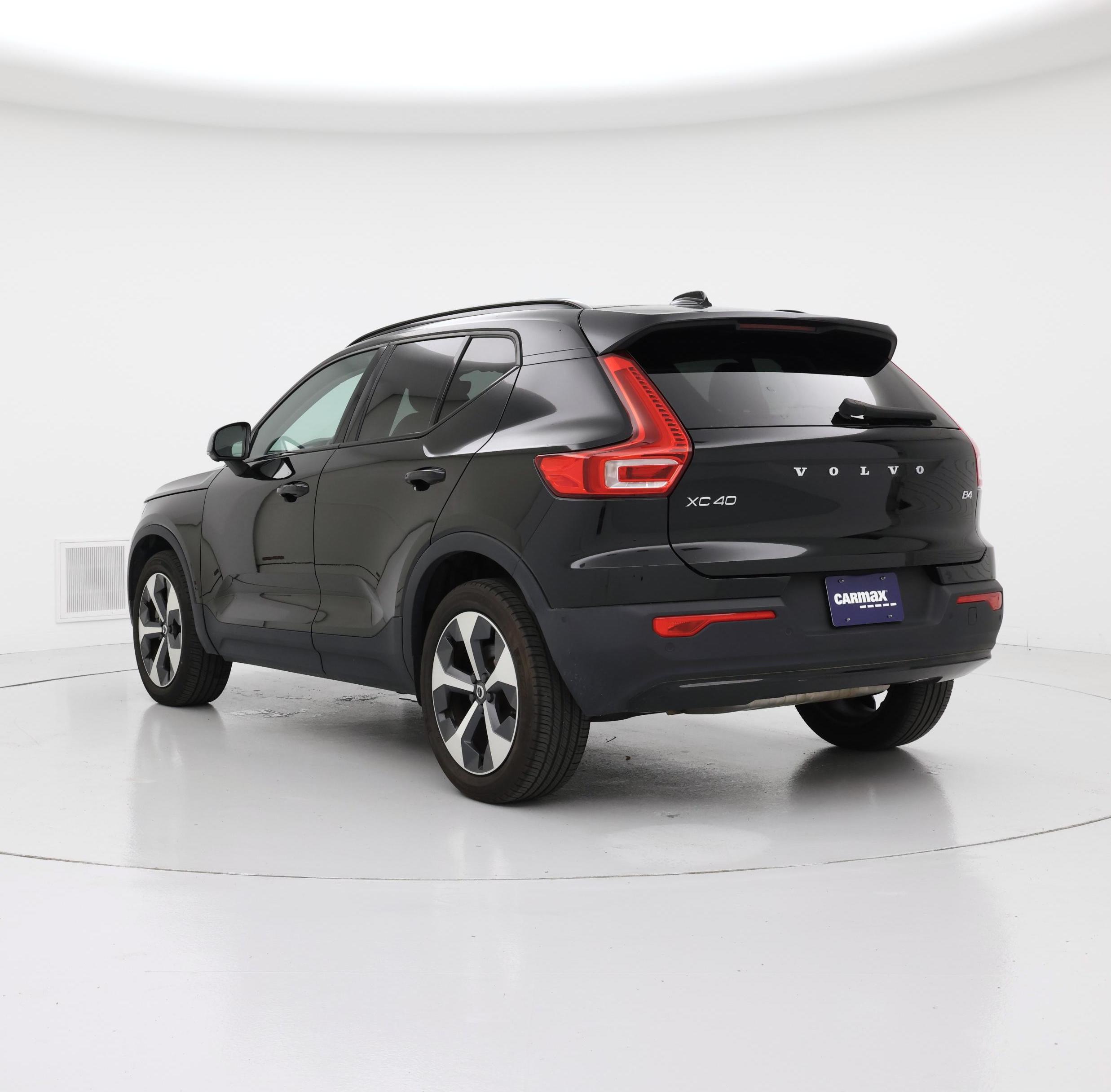 Thumbnail: 2023 Volvo XC40 - 2