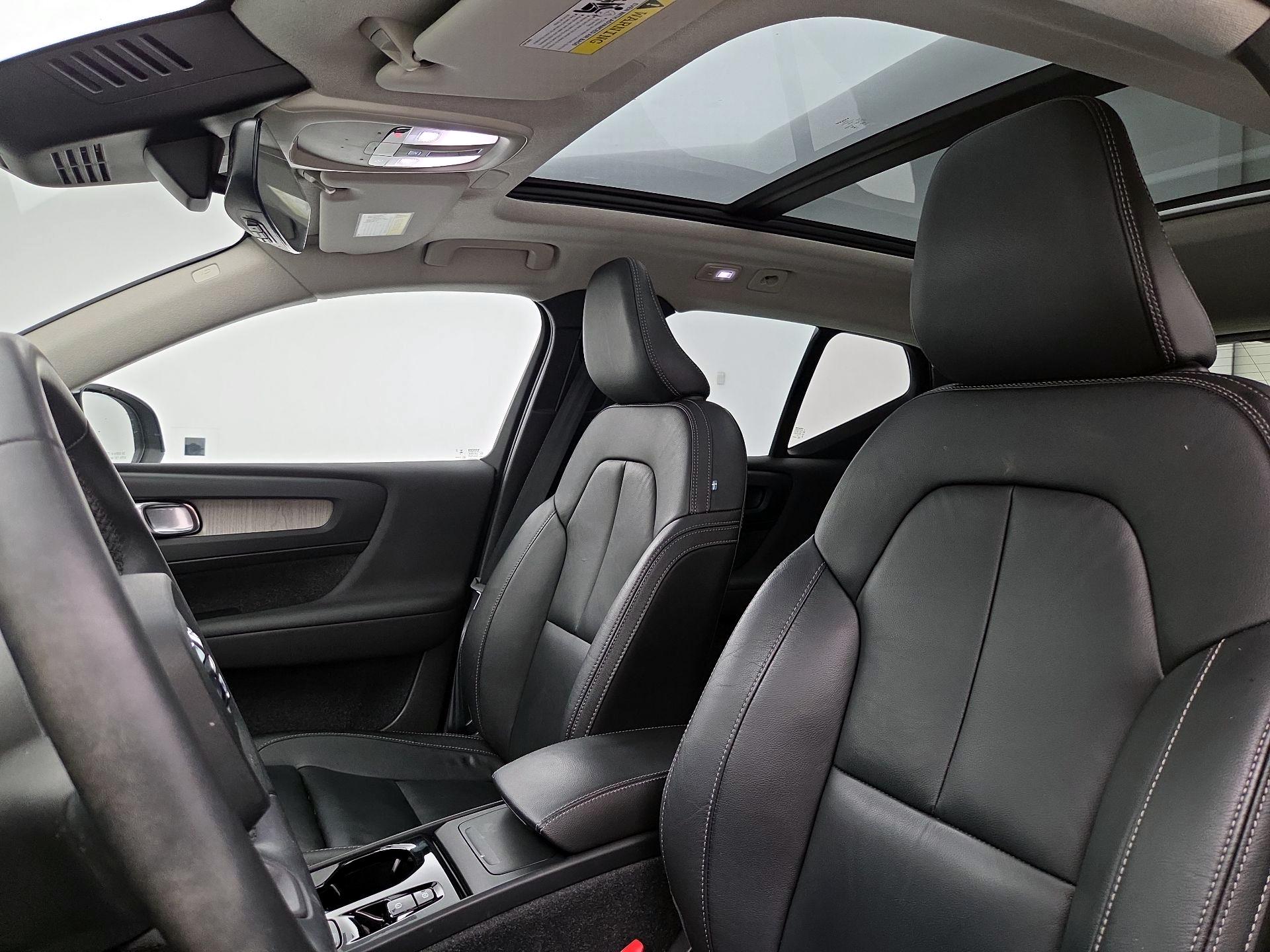 Thumbnail: 2023 Volvo XC40 - 19