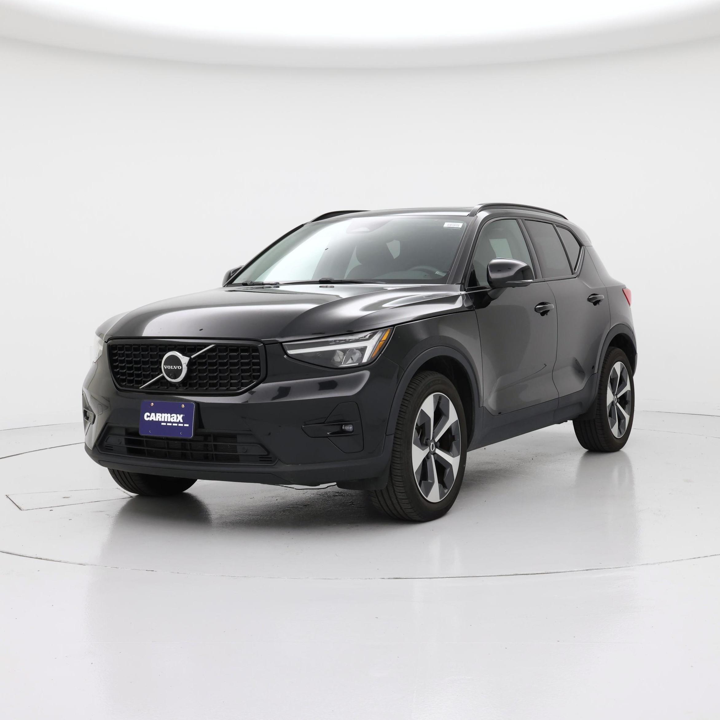 Thumbnail: 2023 Volvo XC40 - 4