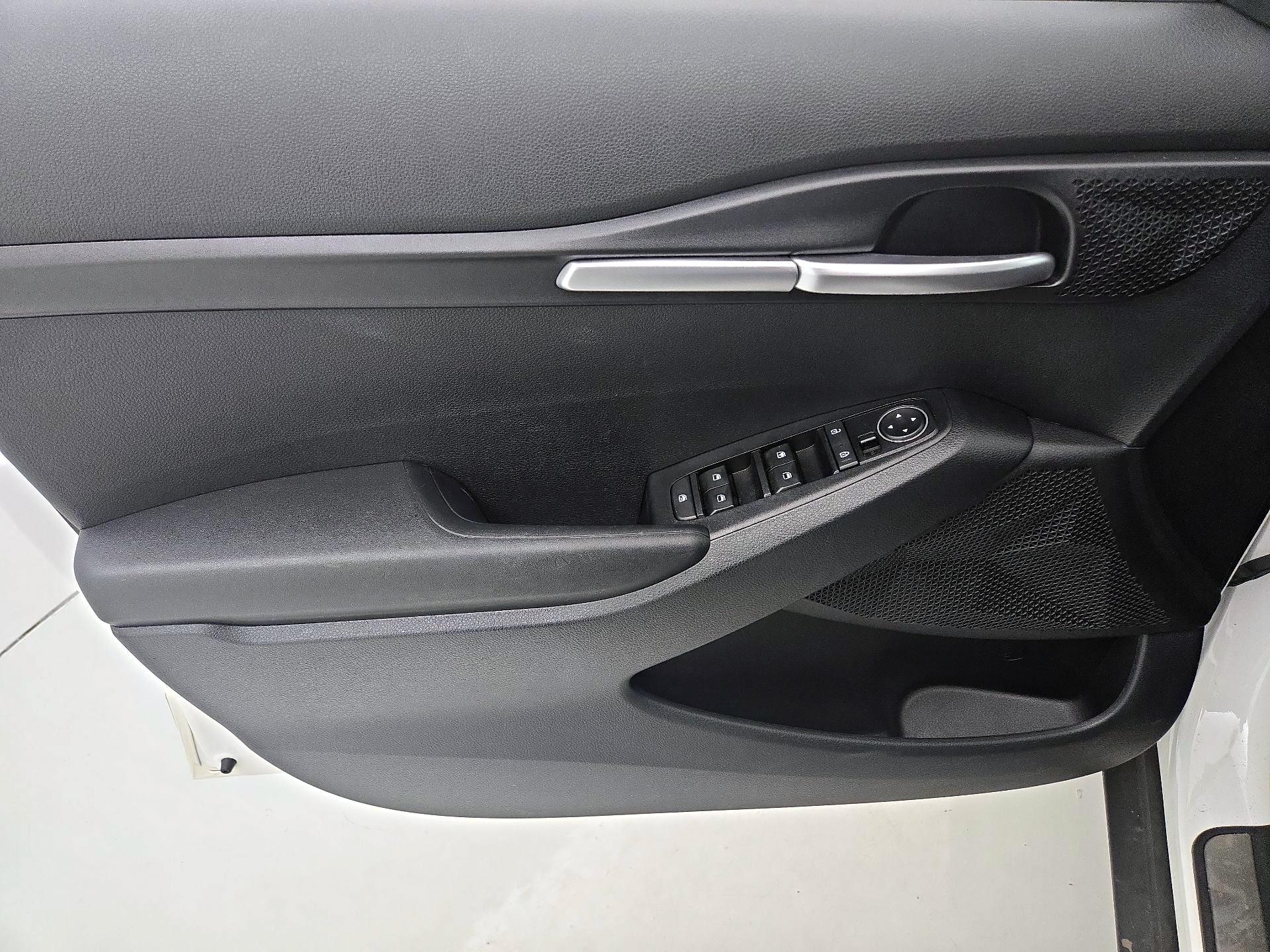 Thumbnail: 2023 Kia Seltos - 12