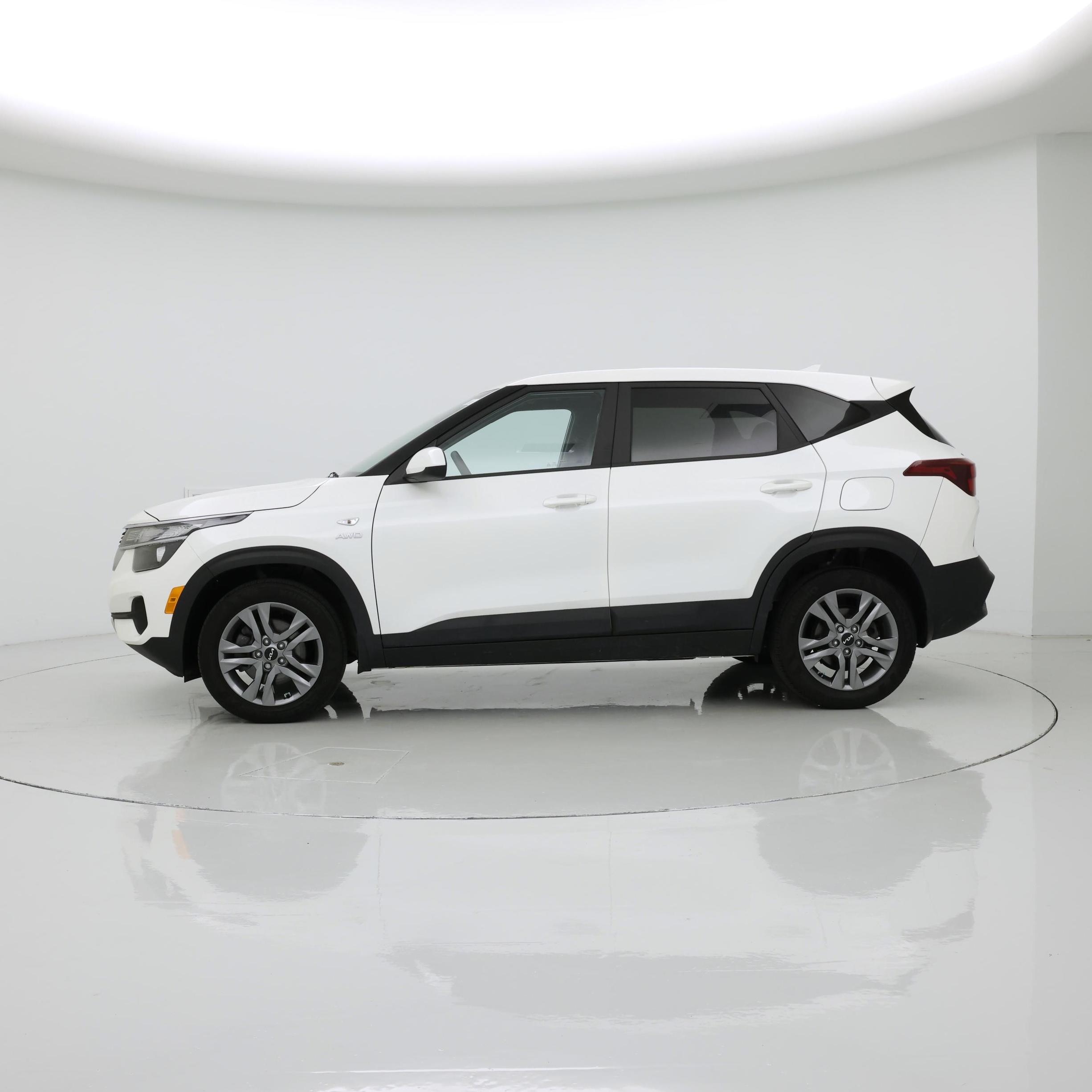 Thumbnail: 2023 Kia Seltos - 3