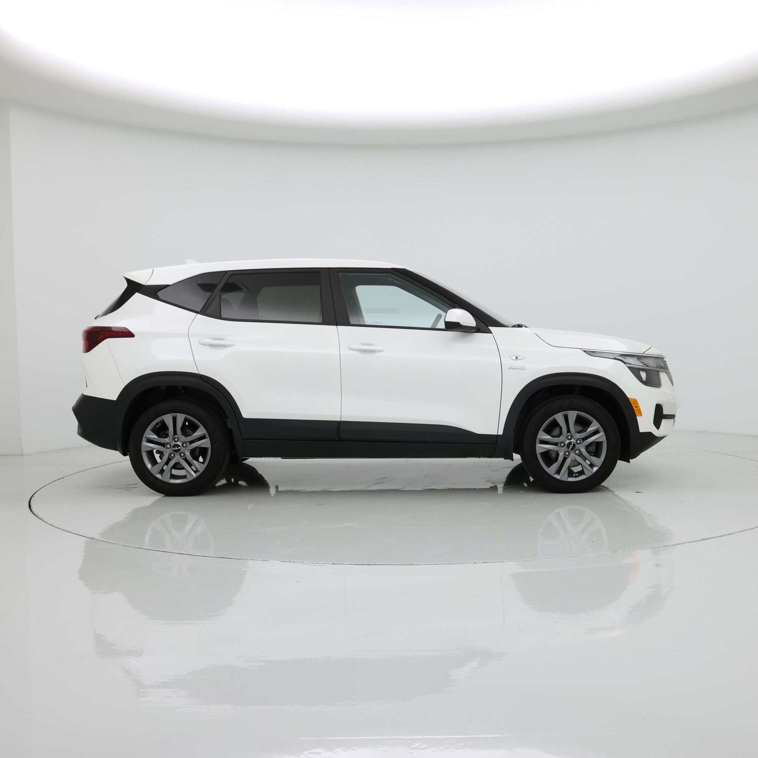 Thumbnail: 2023 Kia Seltos - 7